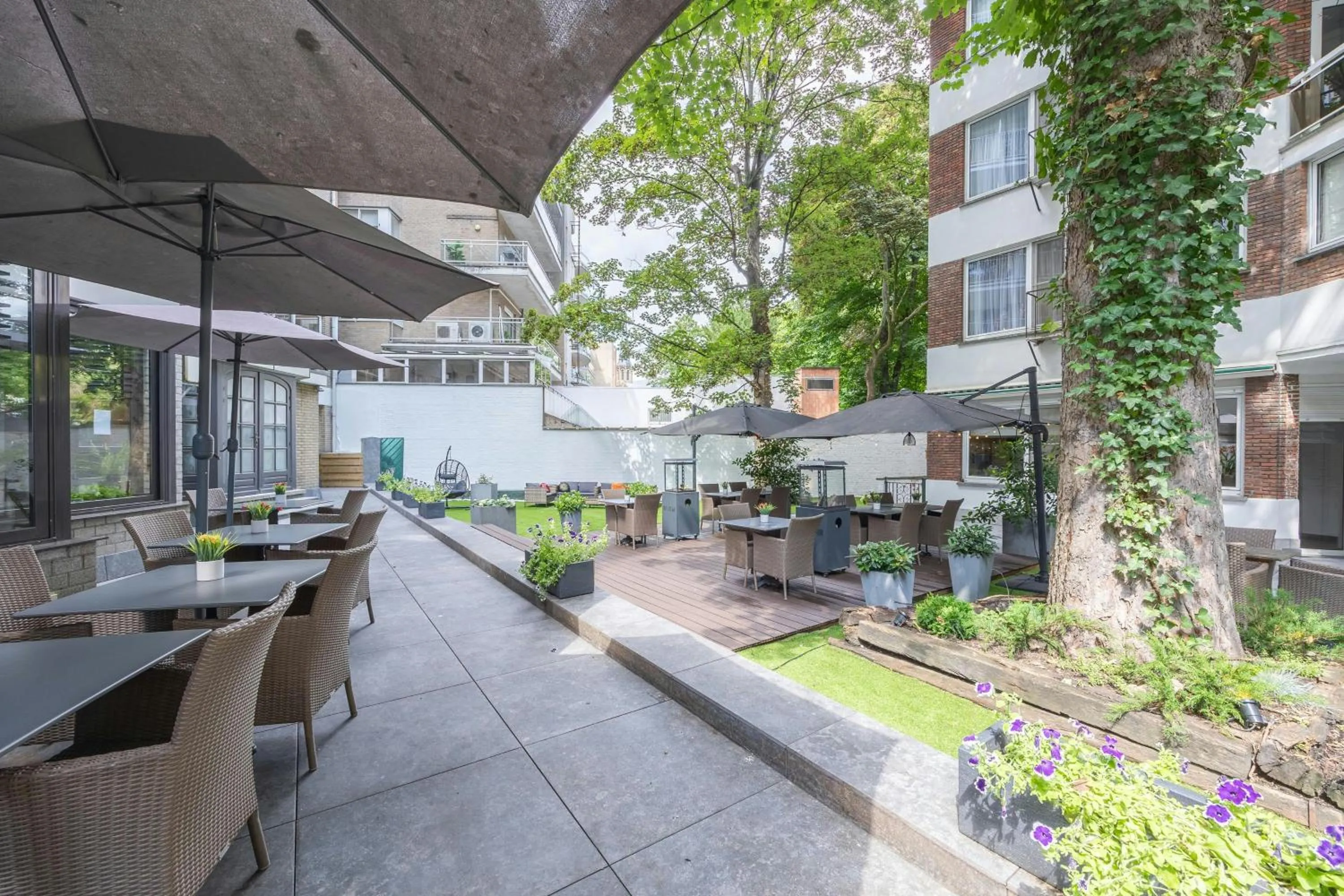 Garden in Leonardo Hotel Antwerp The Plaza