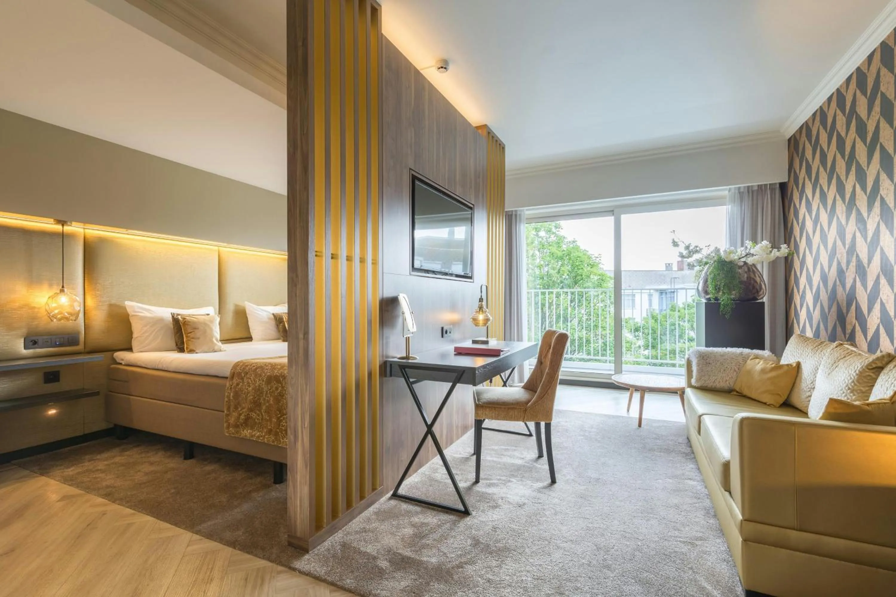 Photo of the whole room, Bed in Leonardo Hotel Antwerp The Plaza