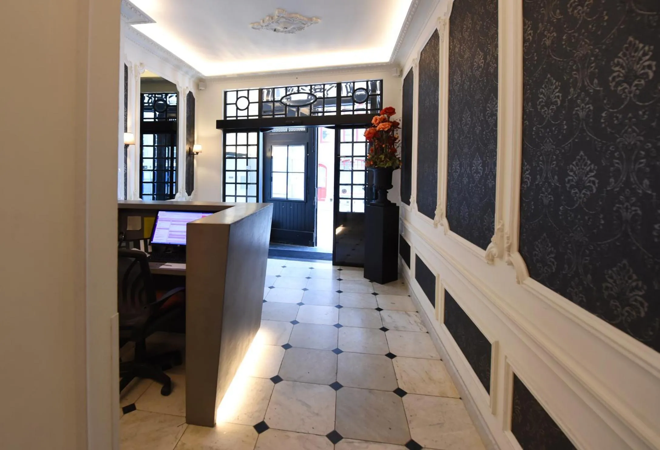 Lobby or reception in Hotel du Théâtre