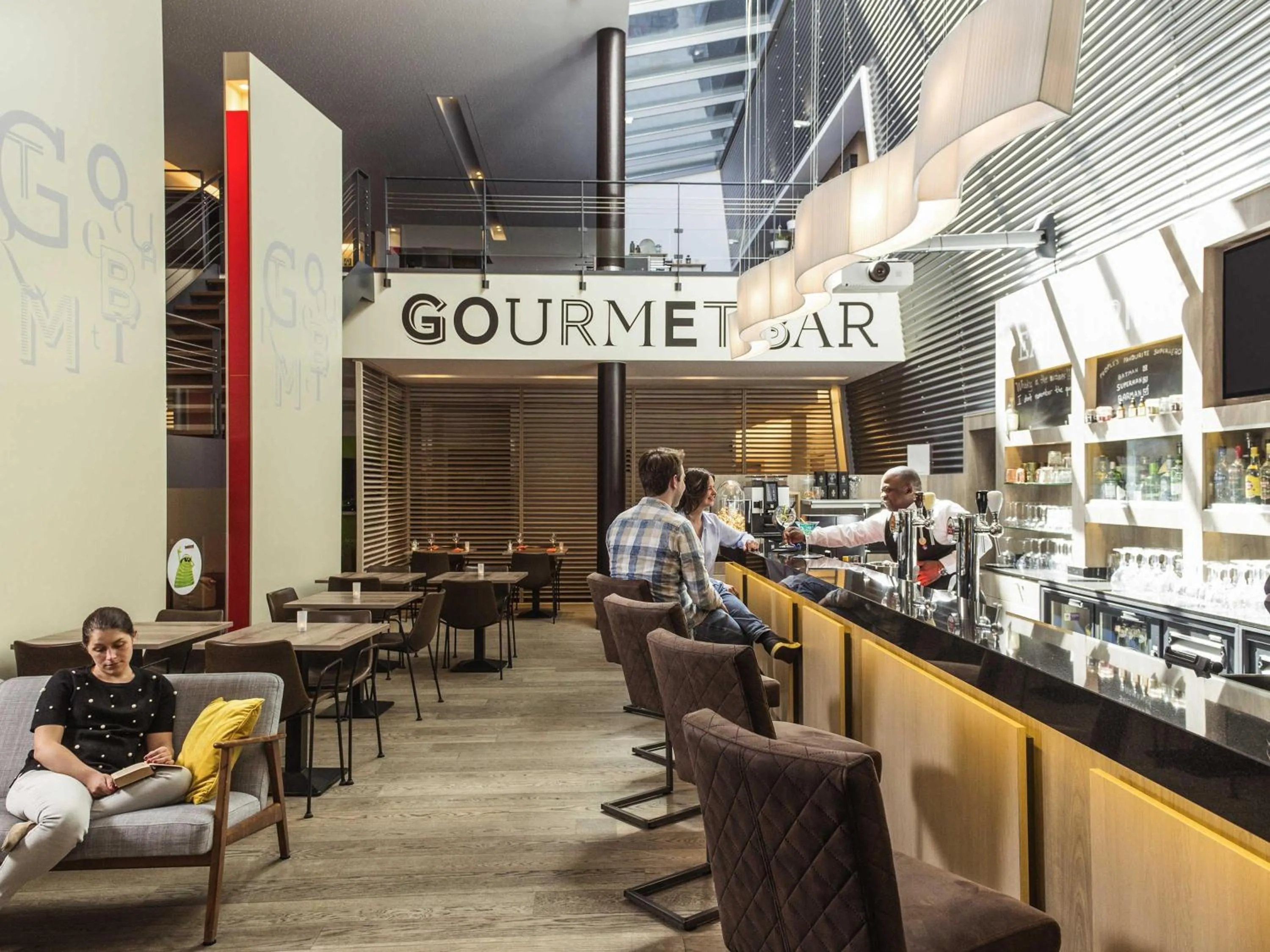 Lounge or bar in Novotel Mechelen Centrum