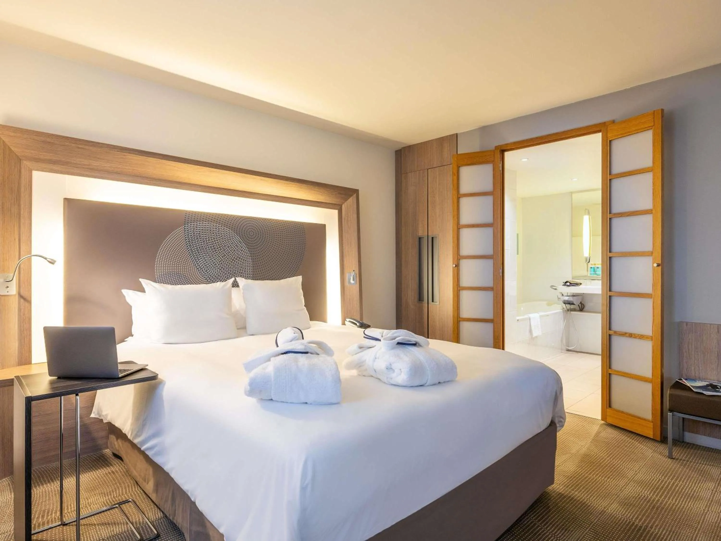 Bedroom, Bed in Novotel Mechelen Centrum