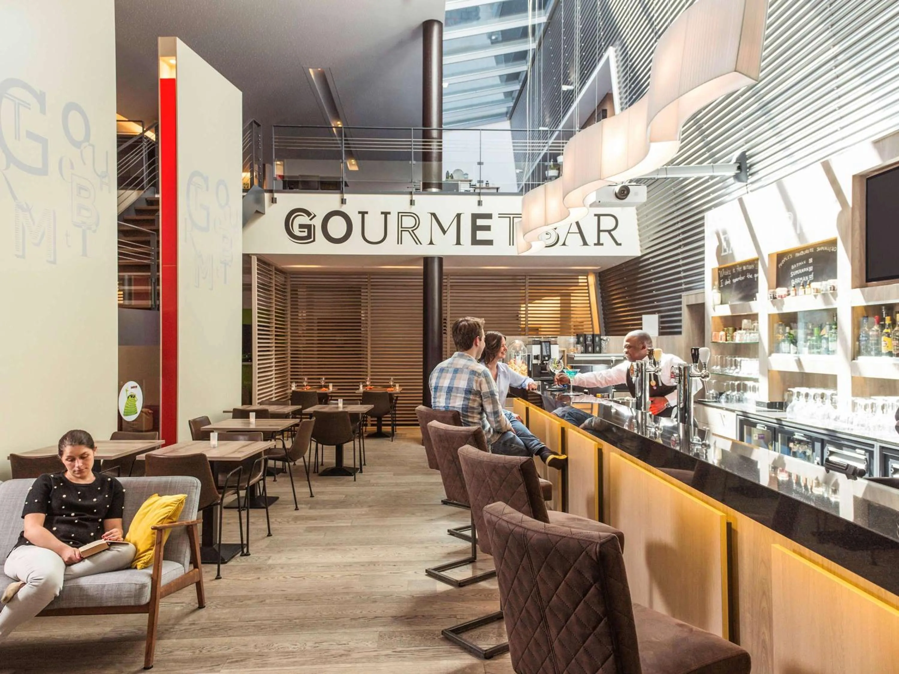 Lounge or bar in Novotel Mechelen Centrum