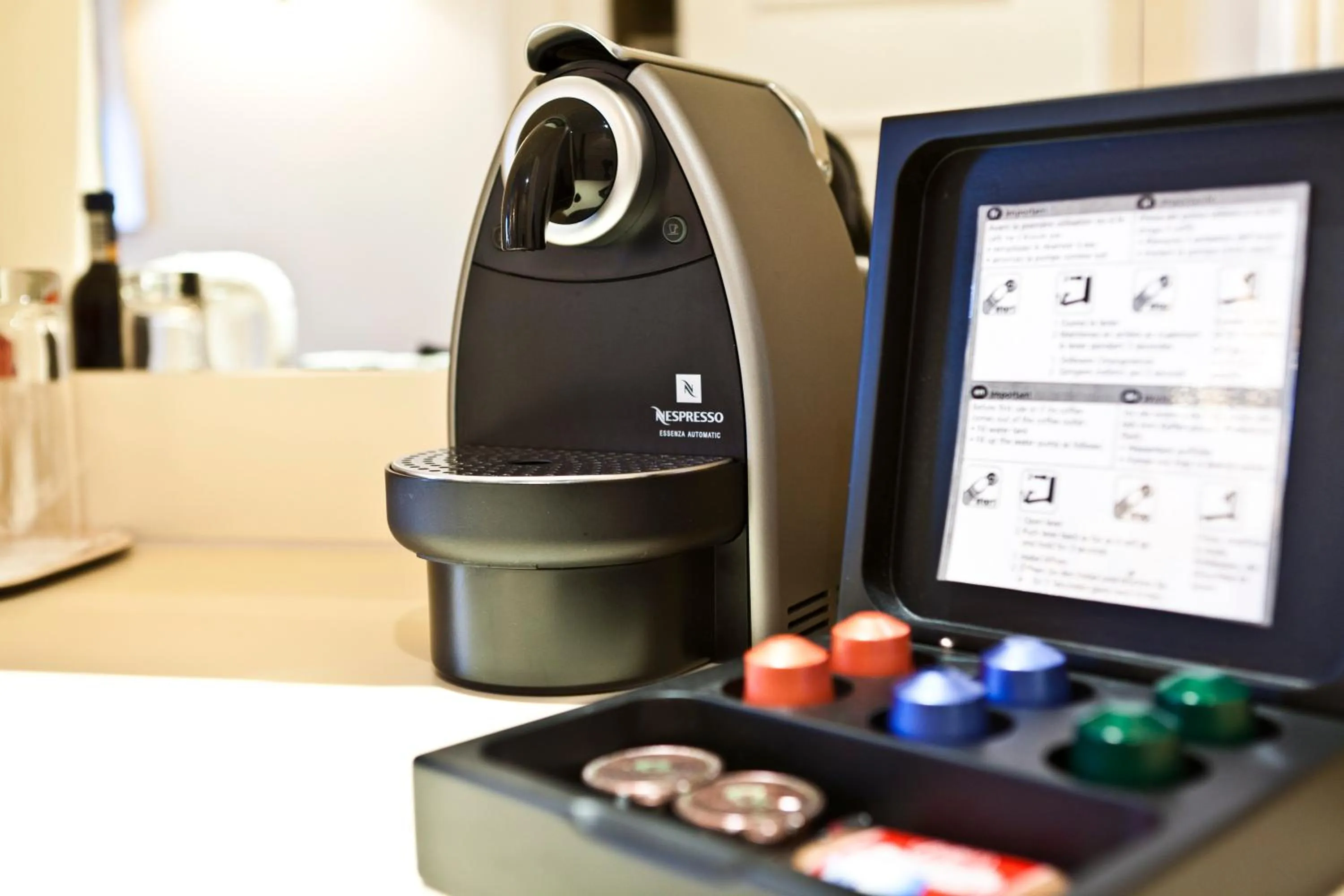 Coffee/tea facilities in Hotel Le Châtelain