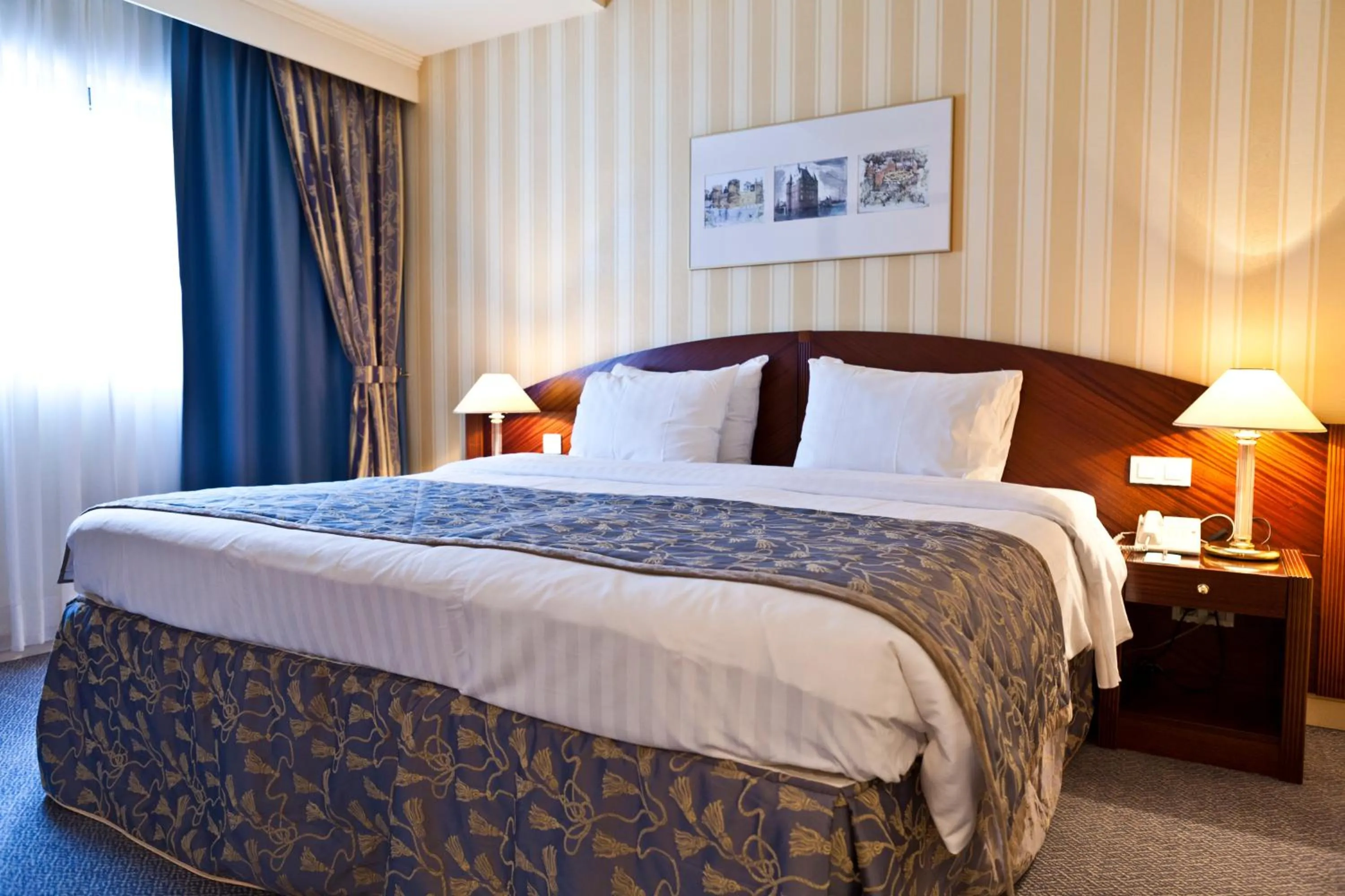 Bed in Hotel Le Châtelain