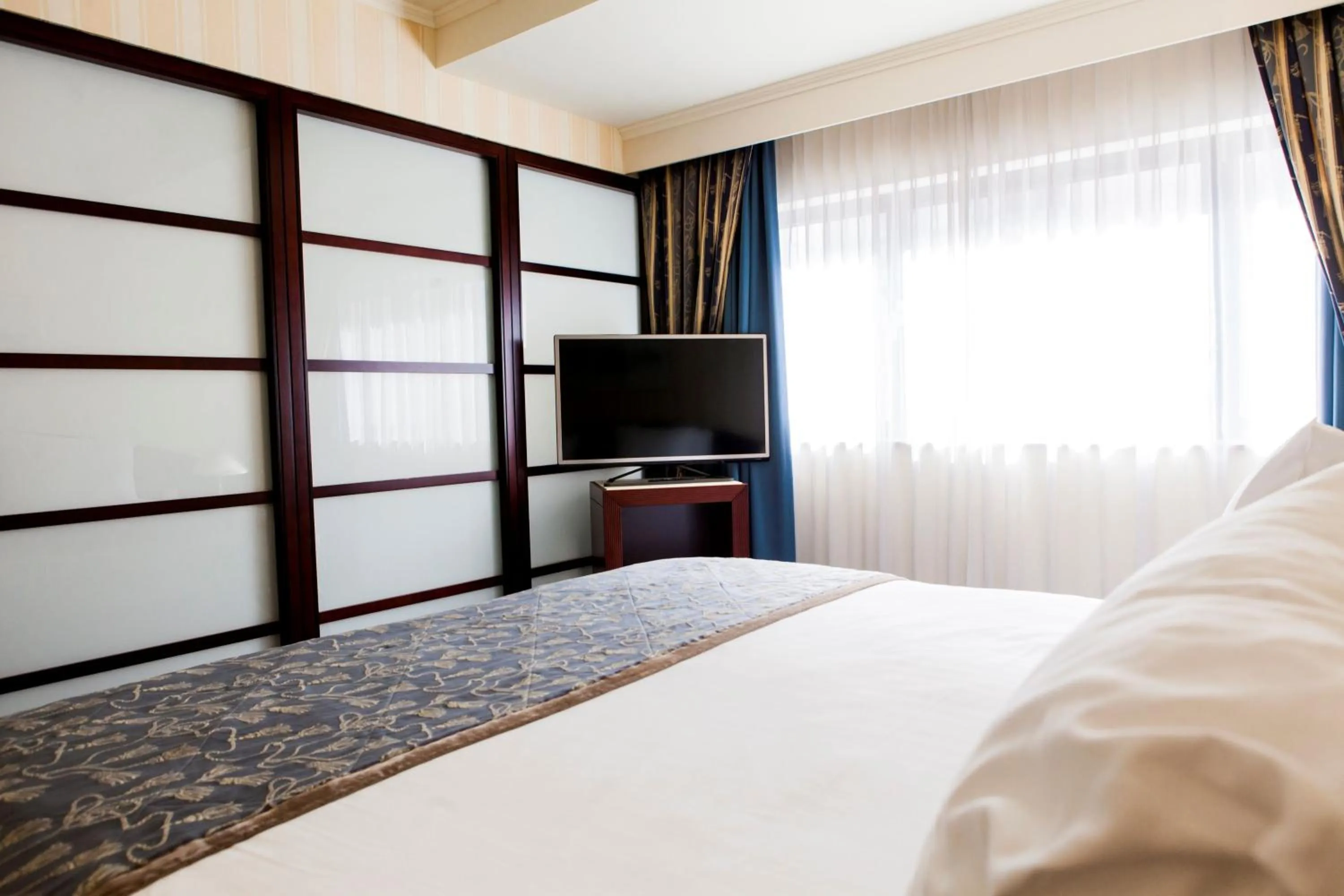 Bed in Hotel Le Châtelain