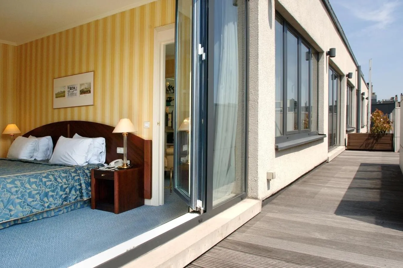 Bed in Hotel Le Châtelain