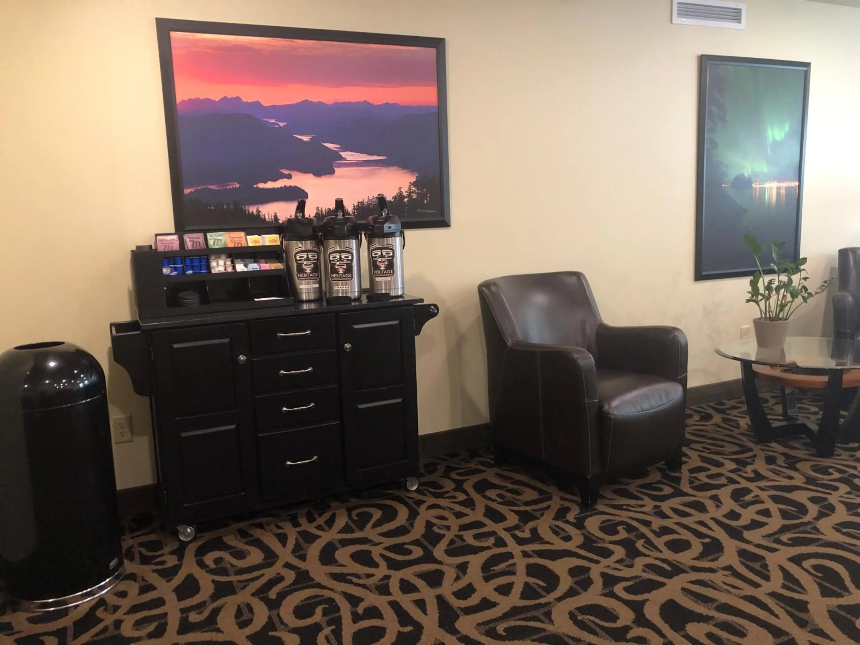 Coffee/tea facilities in Aspen Suites Hotel Sitka