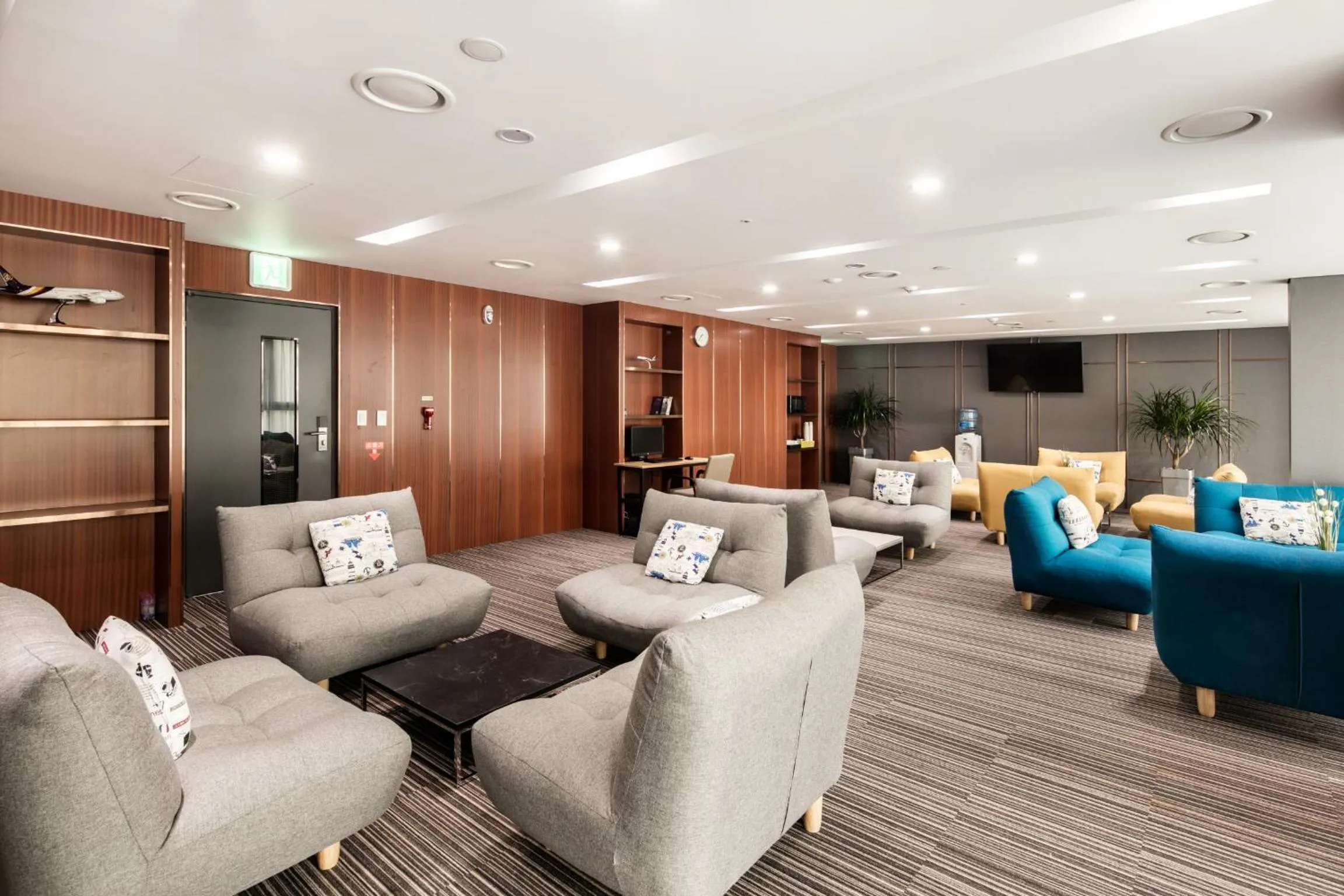 Lounge or bar in Golden Tulip Incheon Airport Hotel