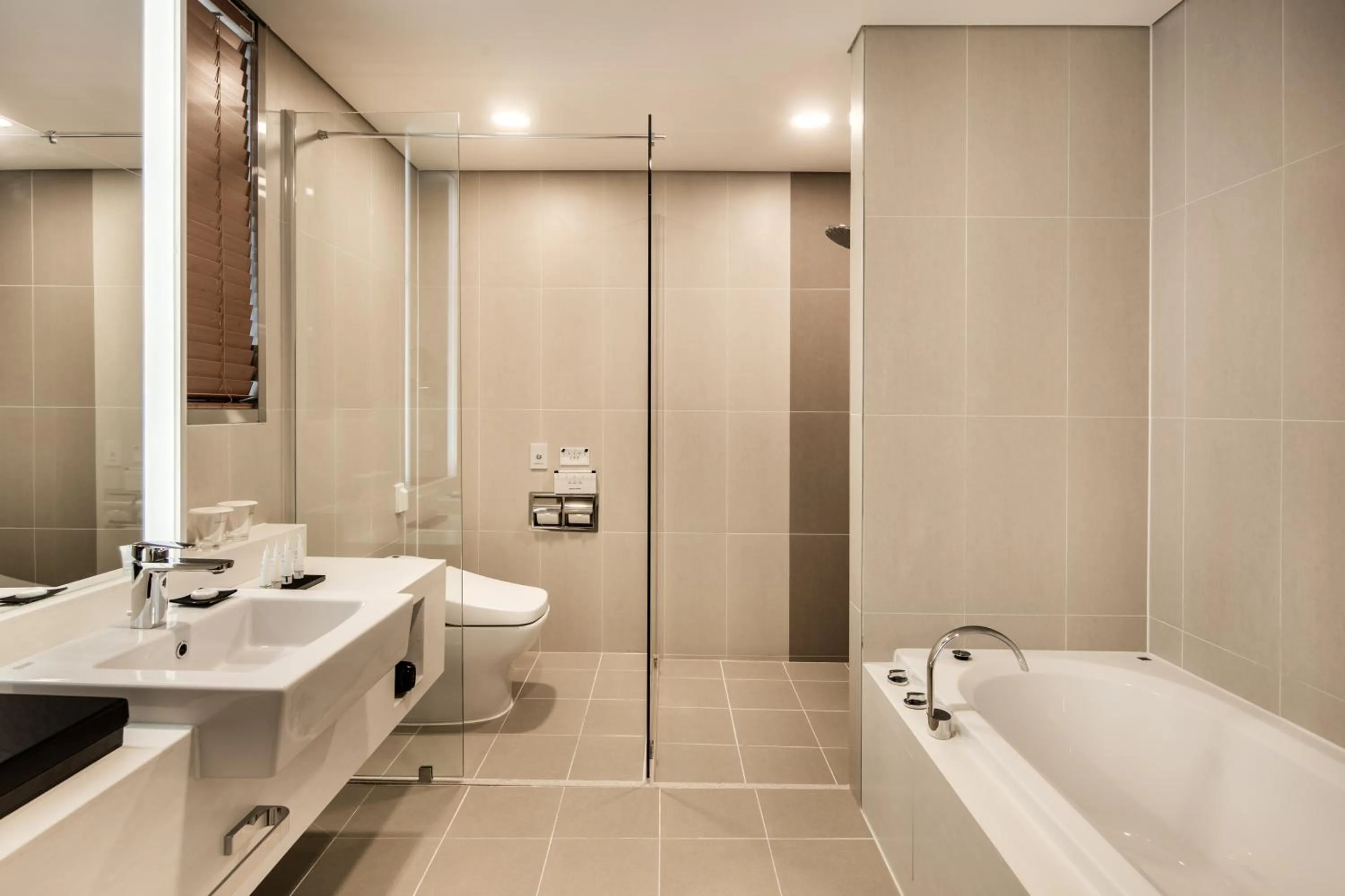 Shower in Golden Tulip Incheon Airport Hotel