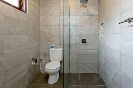 Toilet in Villa Tiah