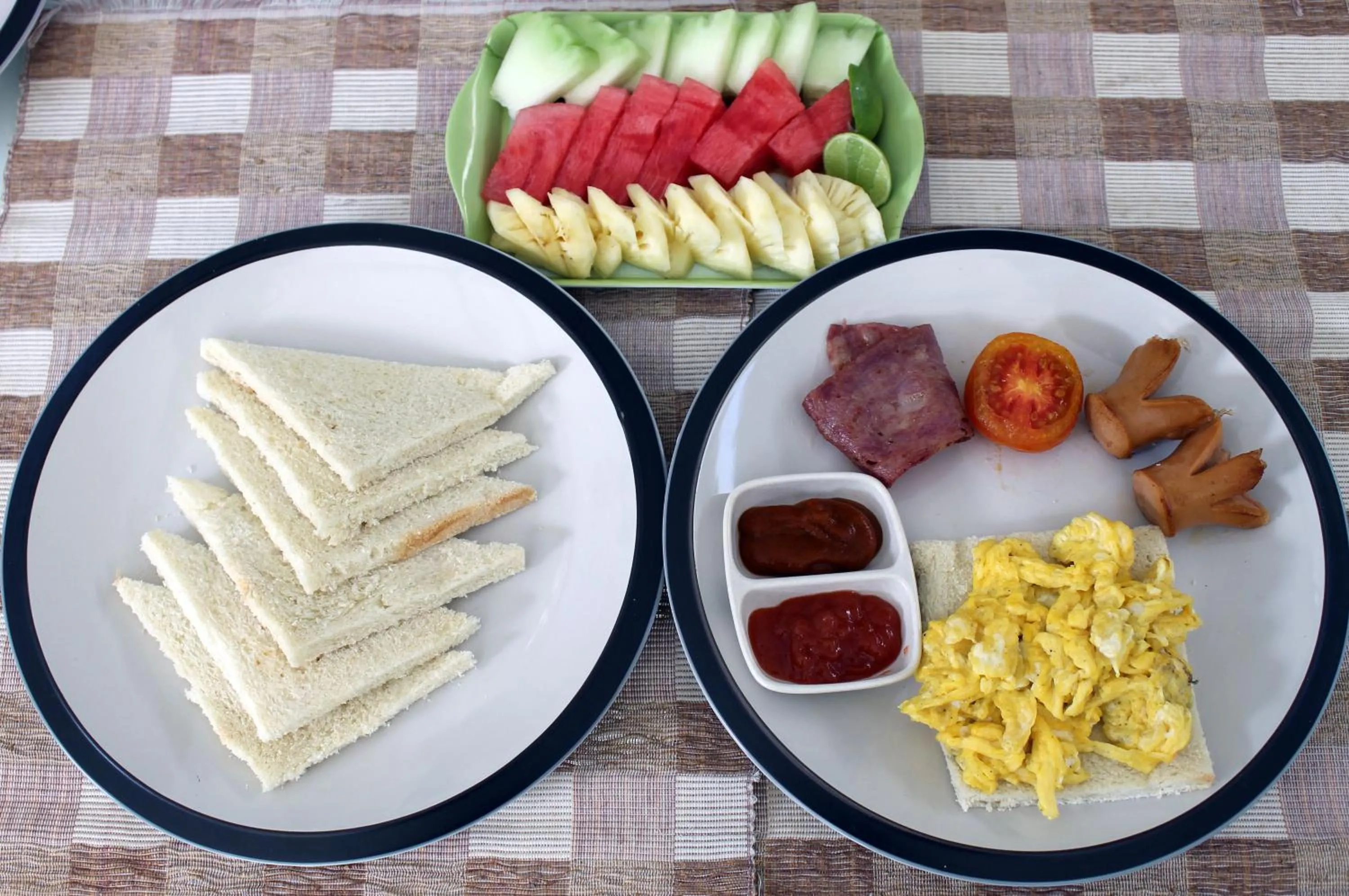 Breakfast in Villa Tiah