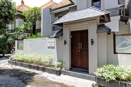Facade/entrance in Villa Tiah