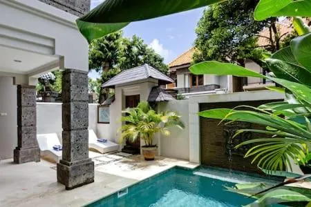 Property building in Villa Tiah