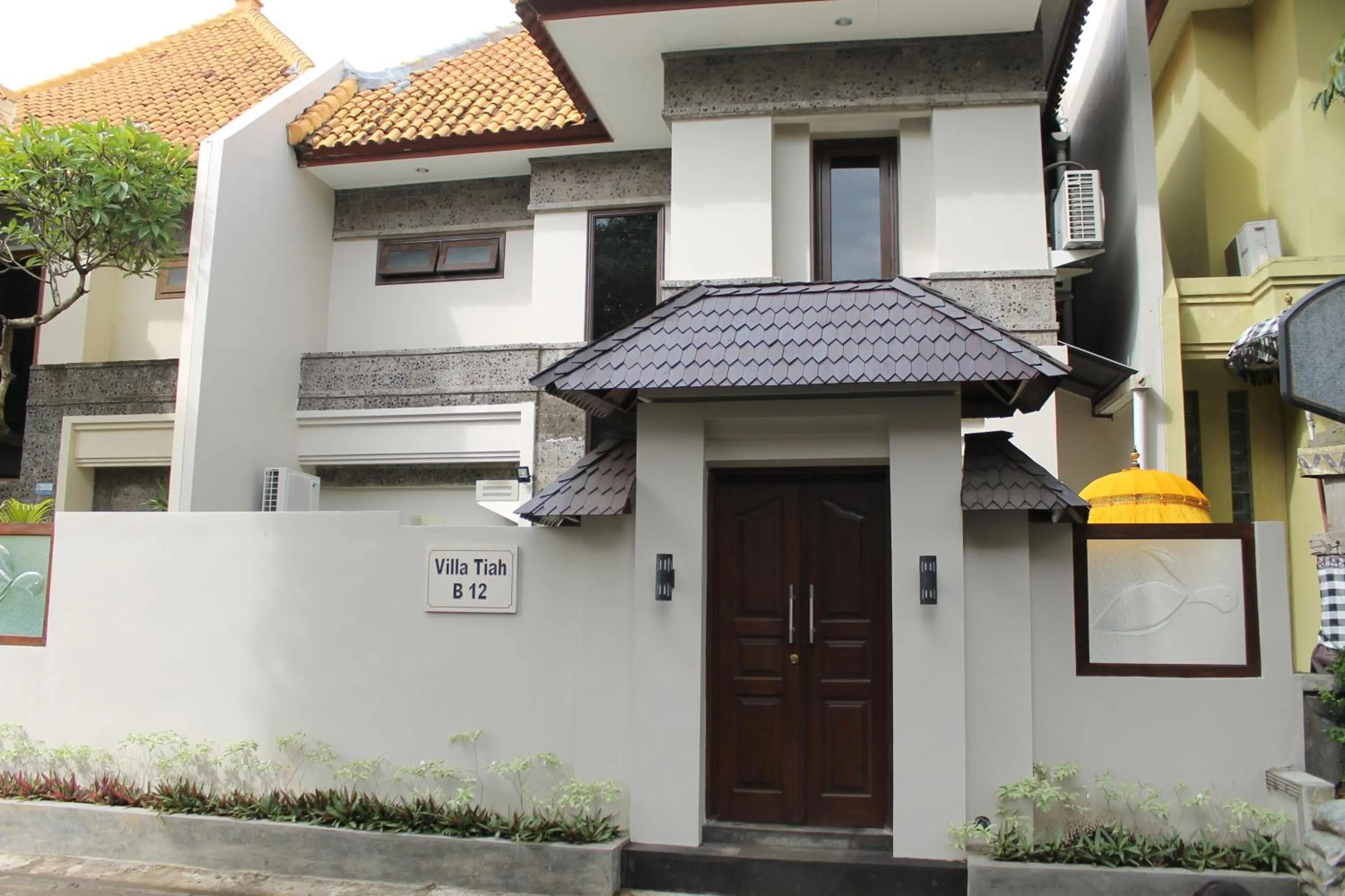 Property building in Villa Tiah