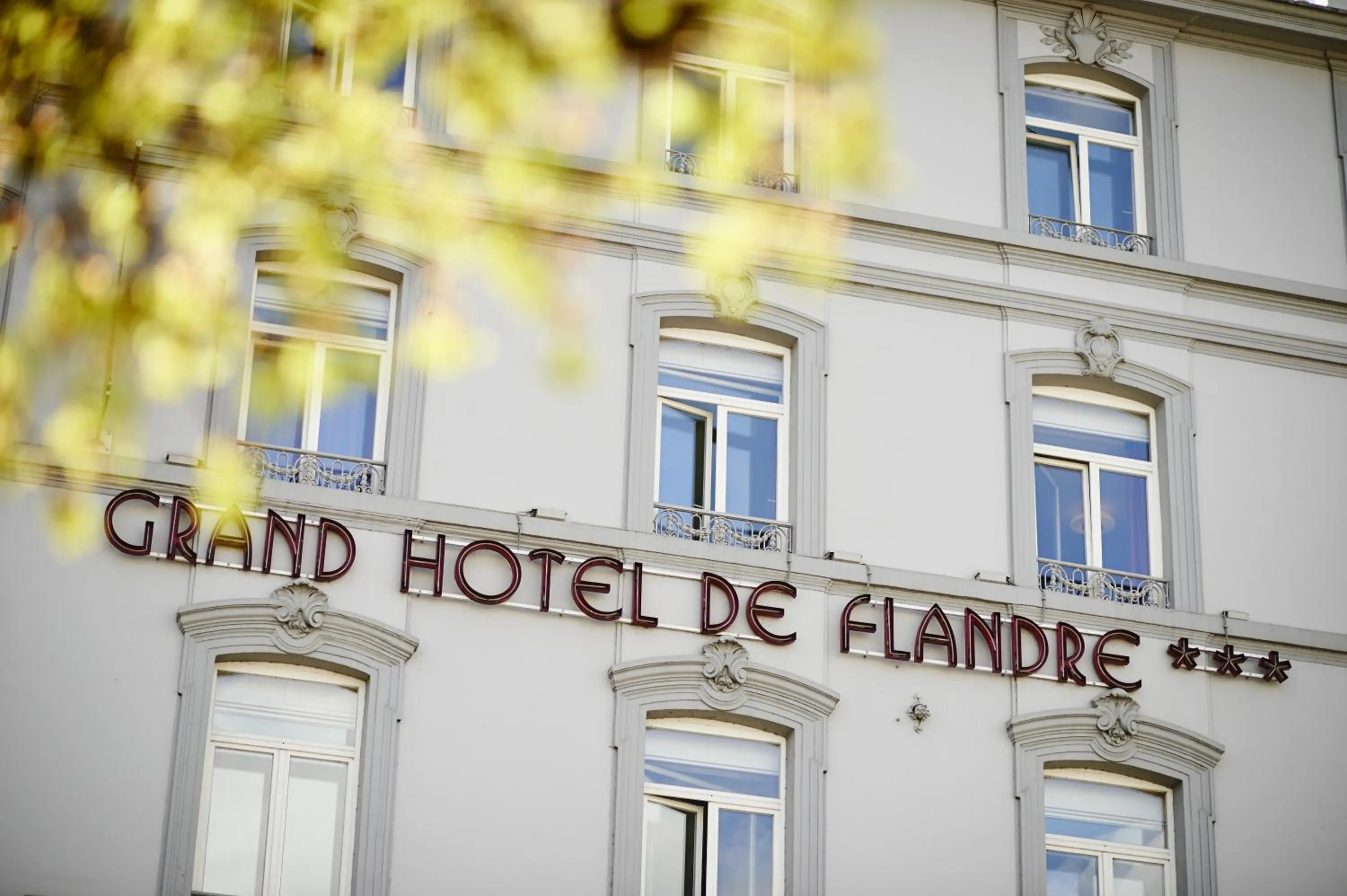 Facade/entrance in Grand Hotel de Flandre