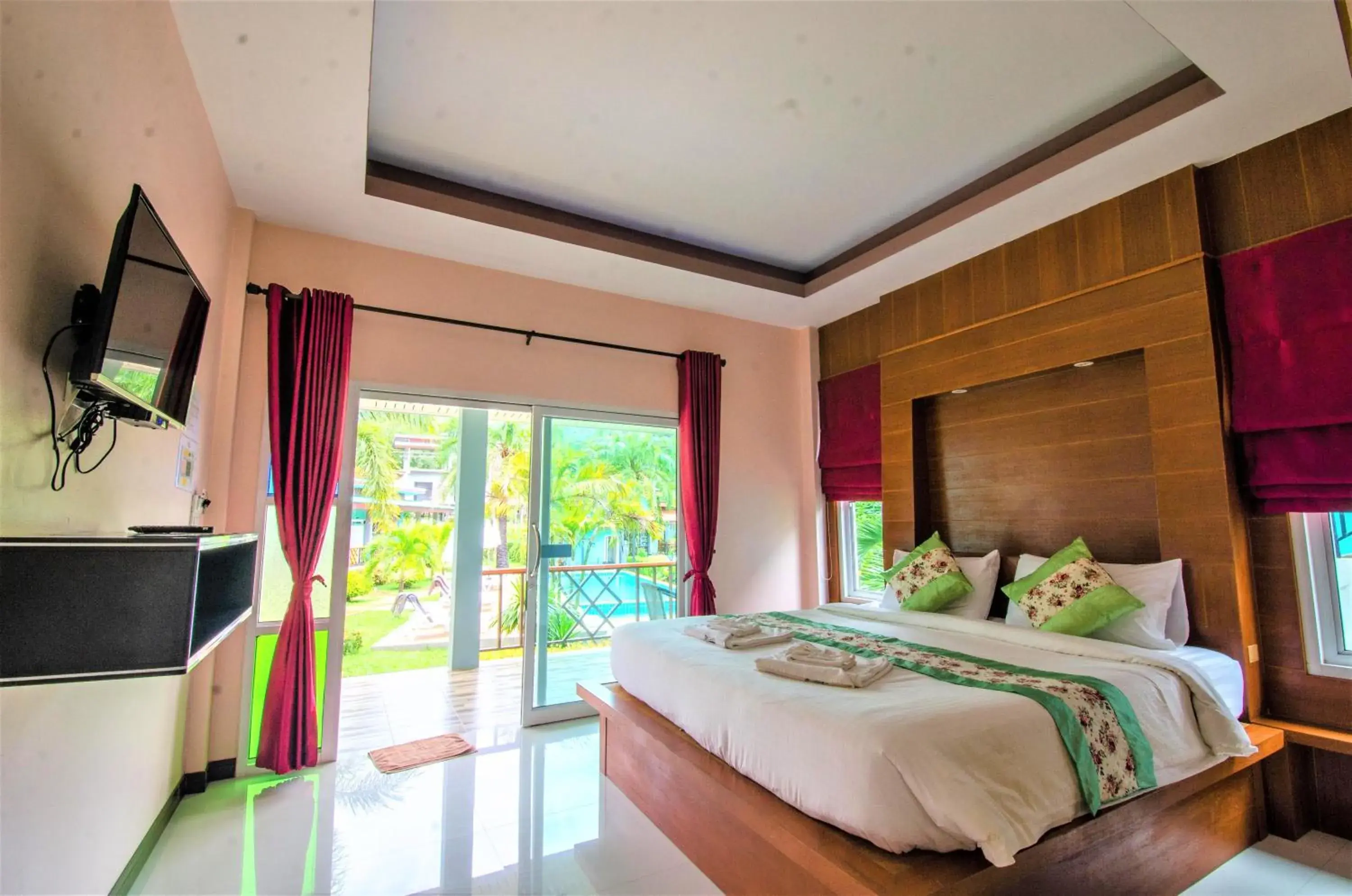 Bed in tum mai kaew resort (SHA Extra Plus)