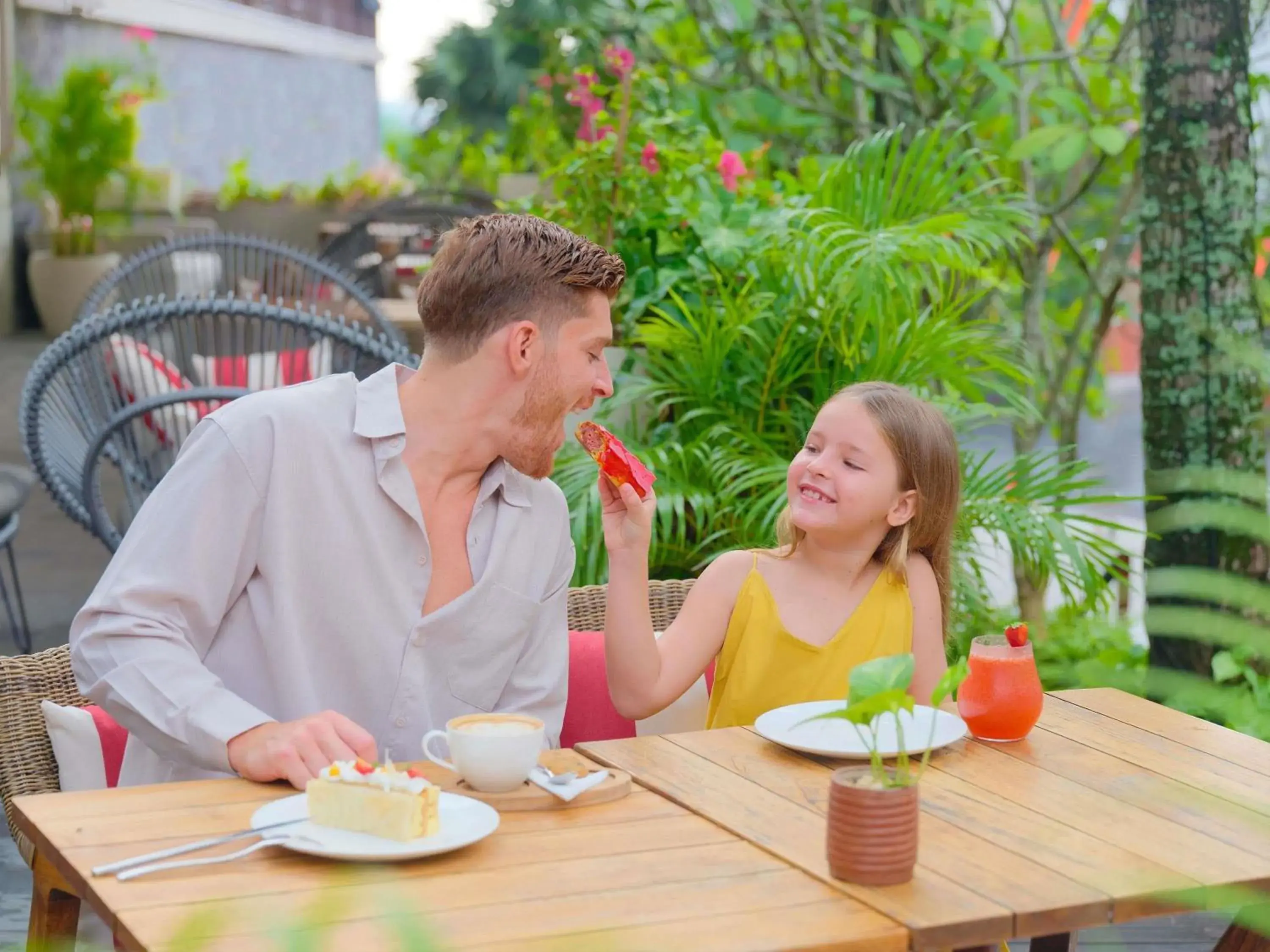 Lounge or bar in Mövenpick Resort & Spa Jimbaran Bali Lounge or bar in Mövenpick Resort & Spa Jimbaran Bali