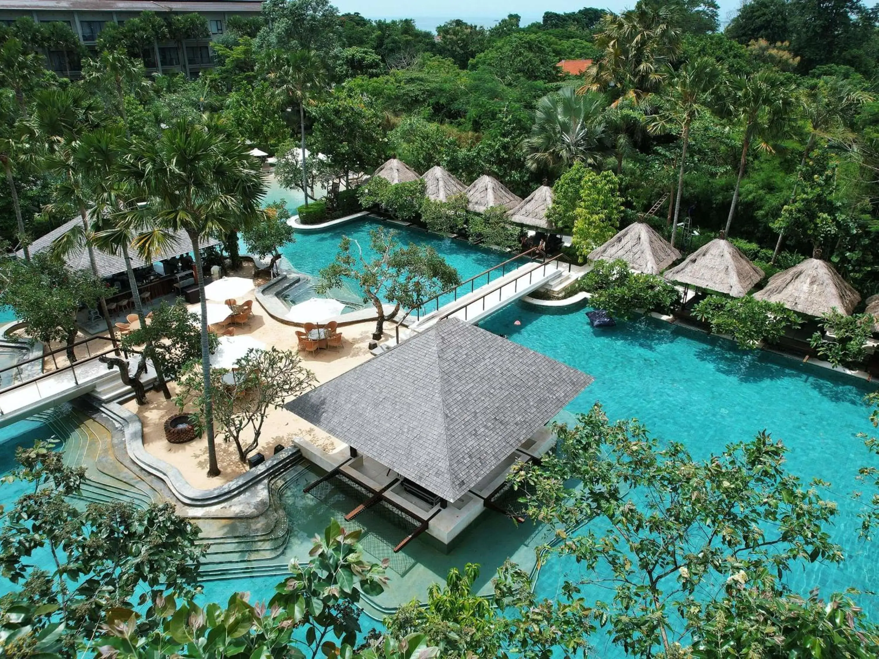 Lounge or bar in Mövenpick Resort & Spa Jimbaran Bali Lounge or bar in Mövenpick Resort & Spa Jimbaran Bali