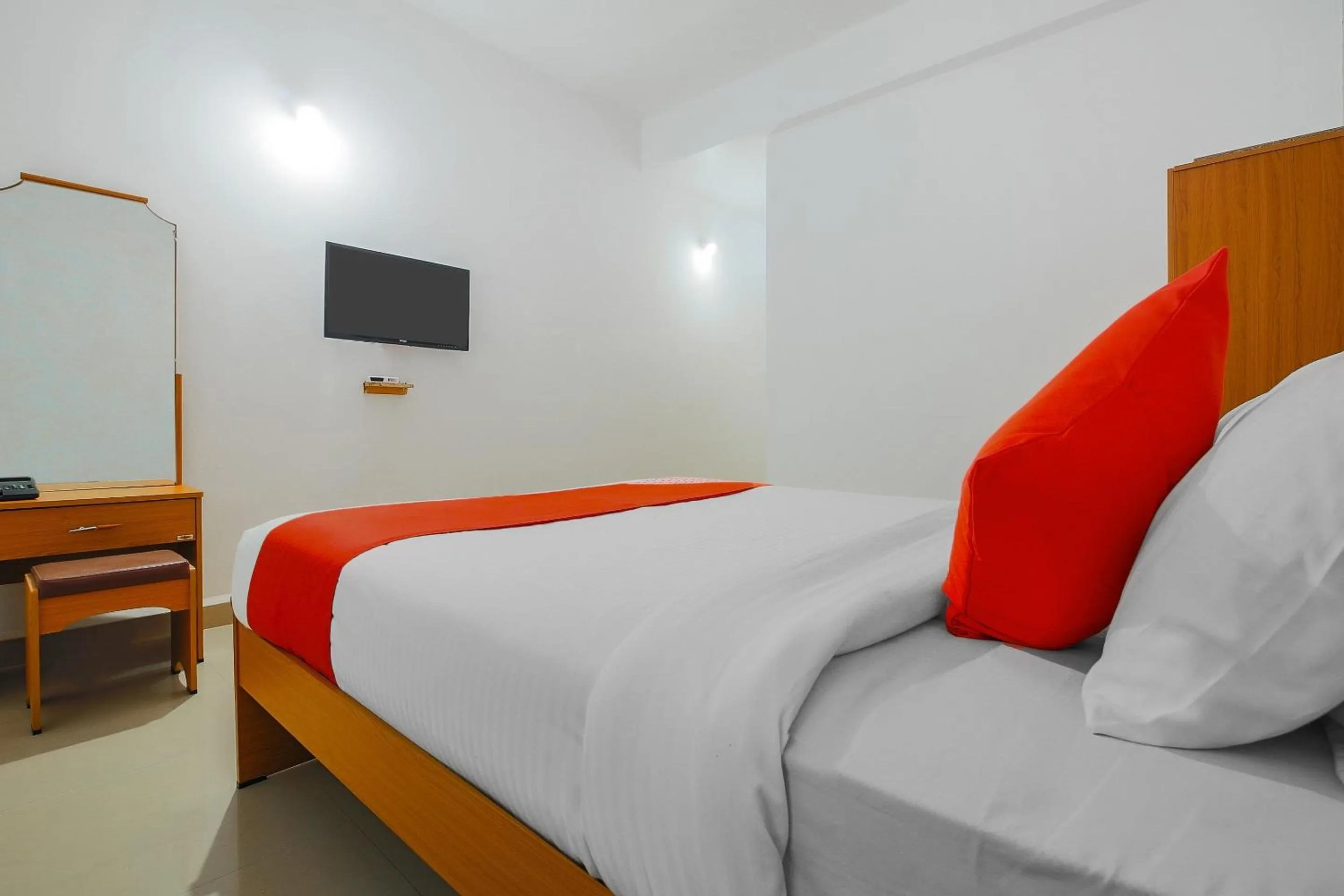 Bedroom, Bed in Super Hotel O The Goan Courtyard