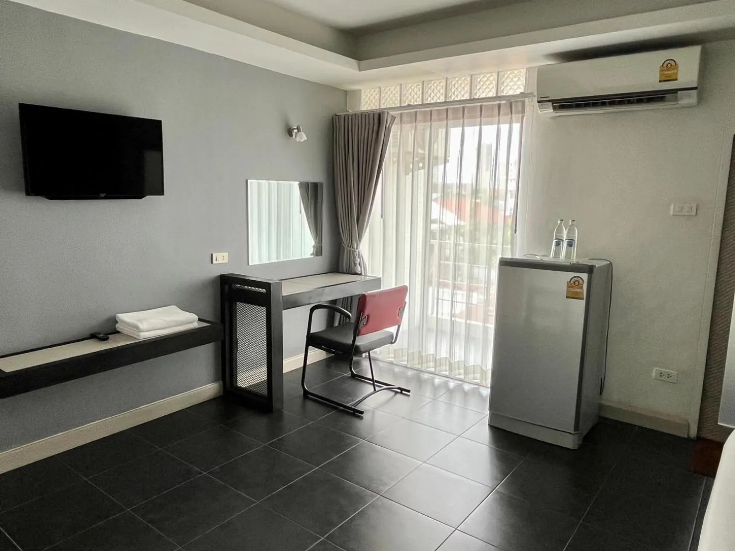 Photo of the whole room in Wesahh Homeplace