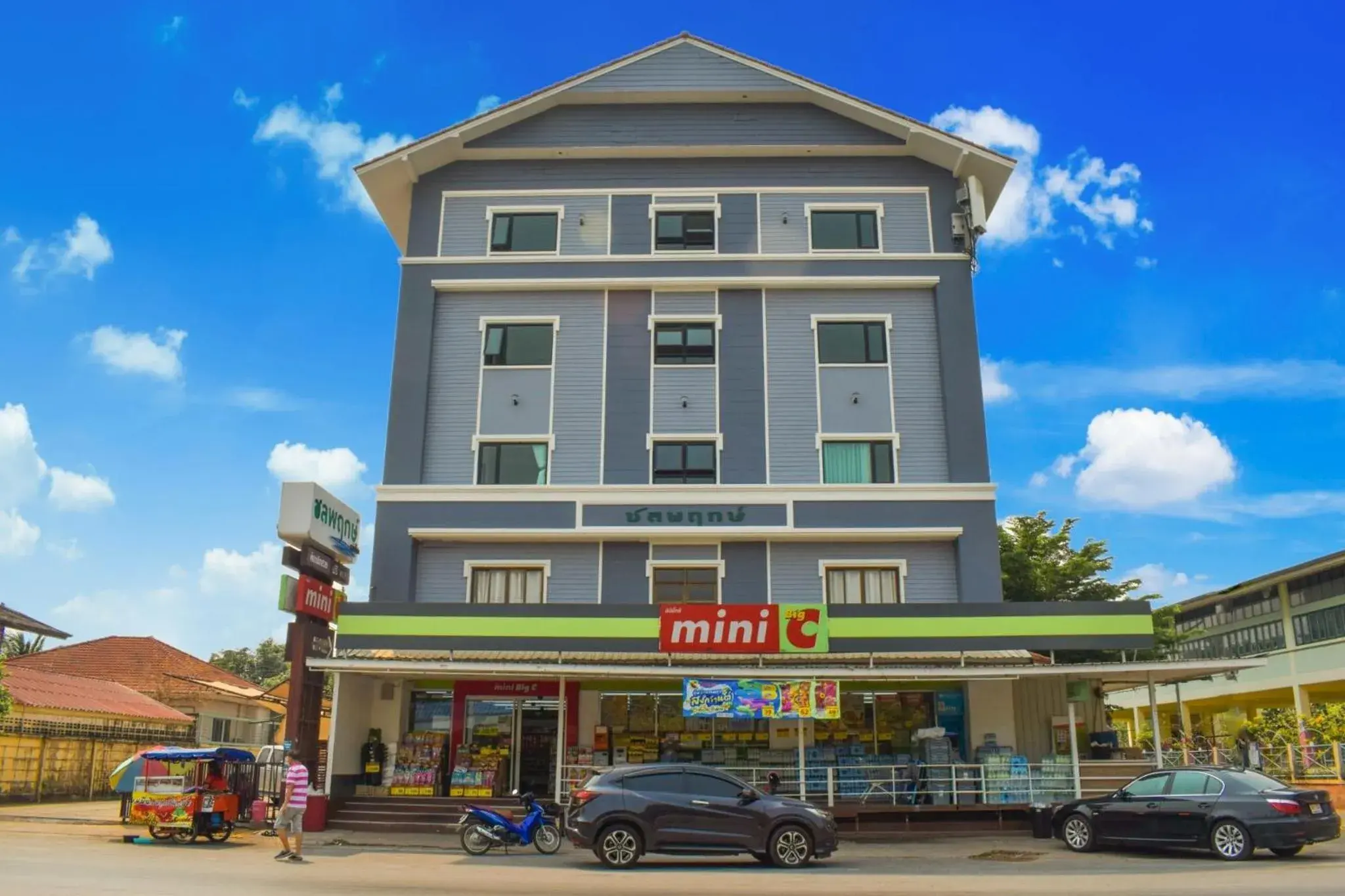Property building in Chonlapruk Lakeside Hotel Property building in Chonlapruk Lakeside Hotel