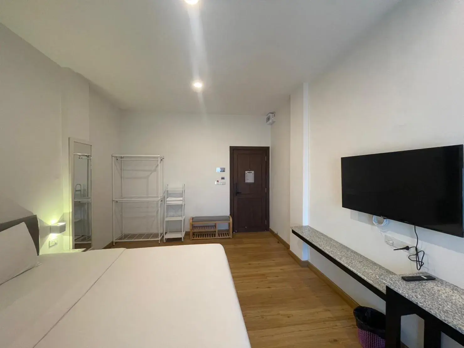 TV and multimedia, Bed in Chonlapruk Lakeside Hotel TV and multimedia, Bed in Chonlapruk Lakeside Hotel