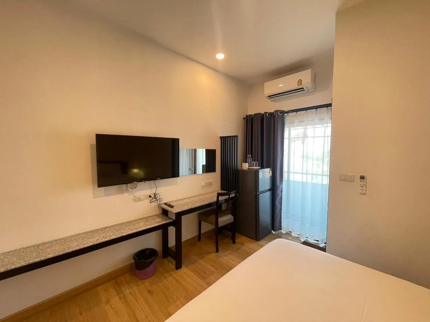 hair dresser, Bed in Chonlapruk Lakeside Hotel