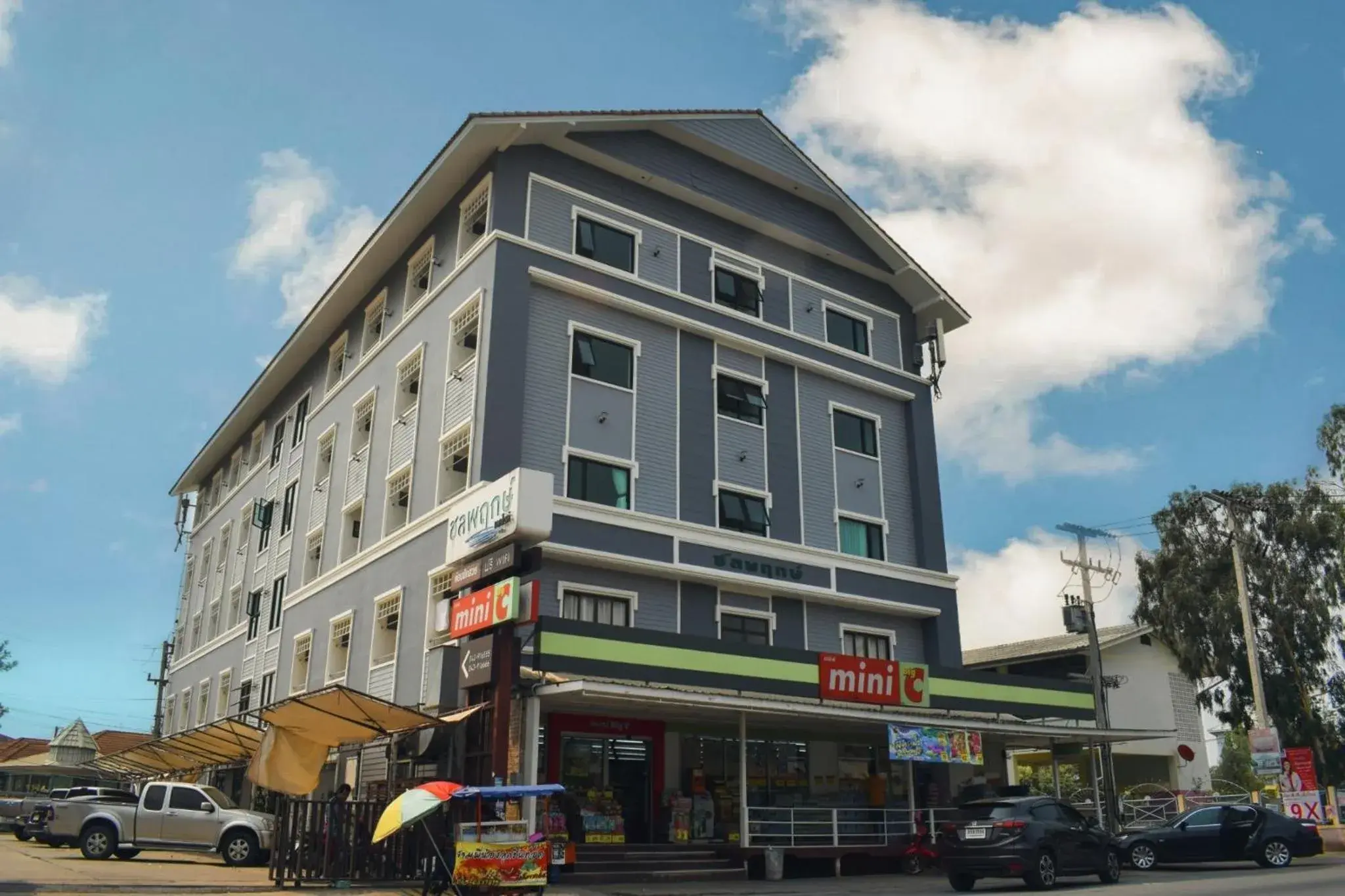 Property building in Chonlapruk Lakeside Hotel Property building in Chonlapruk Lakeside Hotel