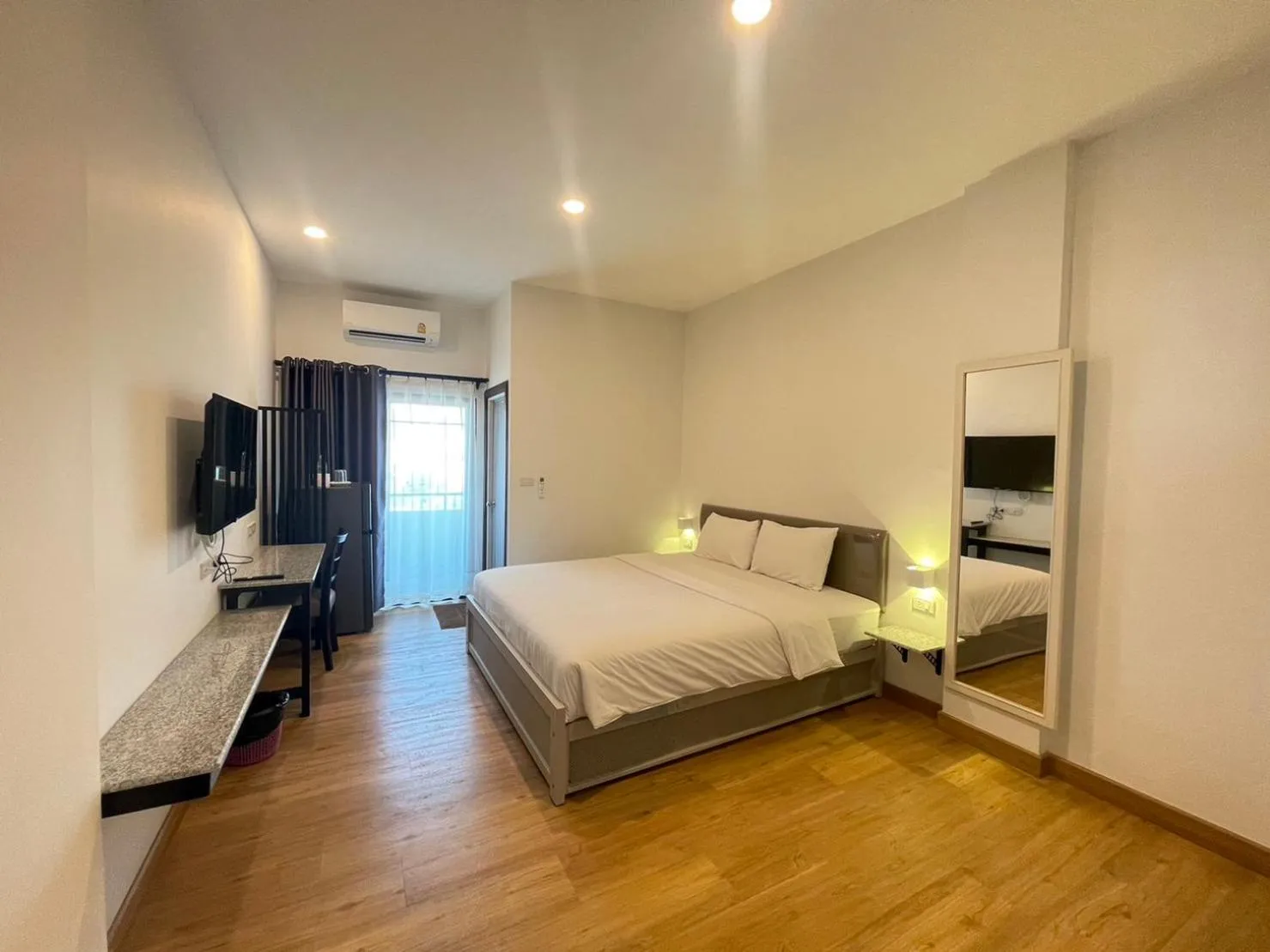 Photo of the whole room, Bed in Chonlapruk Lakeside Hotel