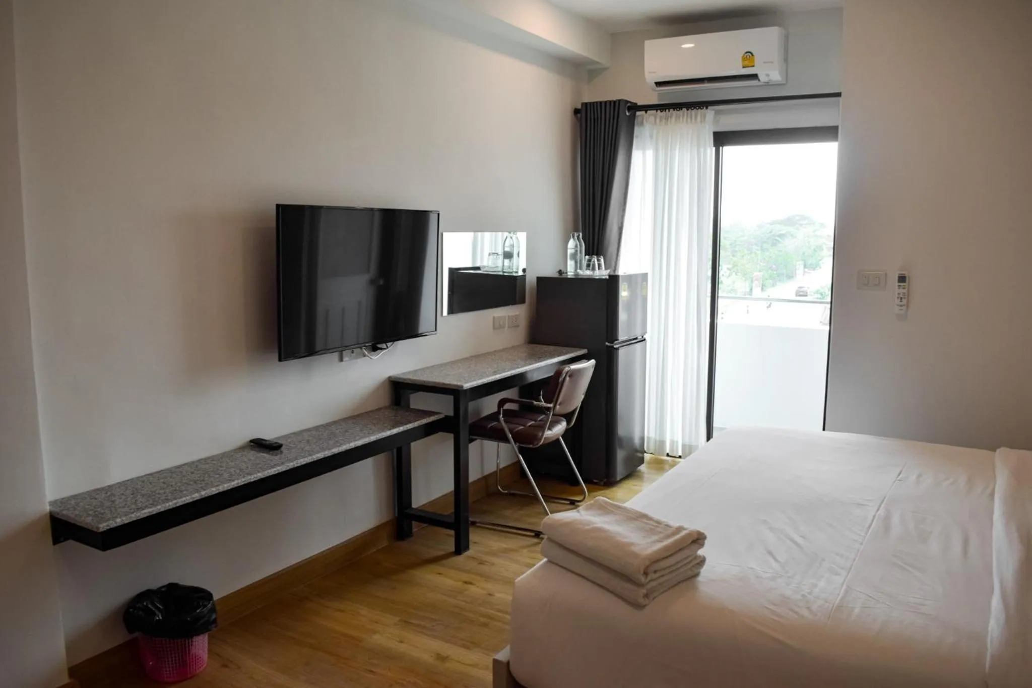 Area and facilities, Bed in Chonlapruk Lakeside Hotel