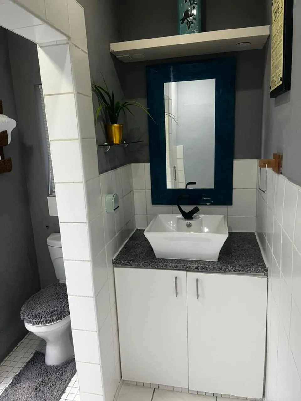 Toilet in Mitchell's Guesthouse