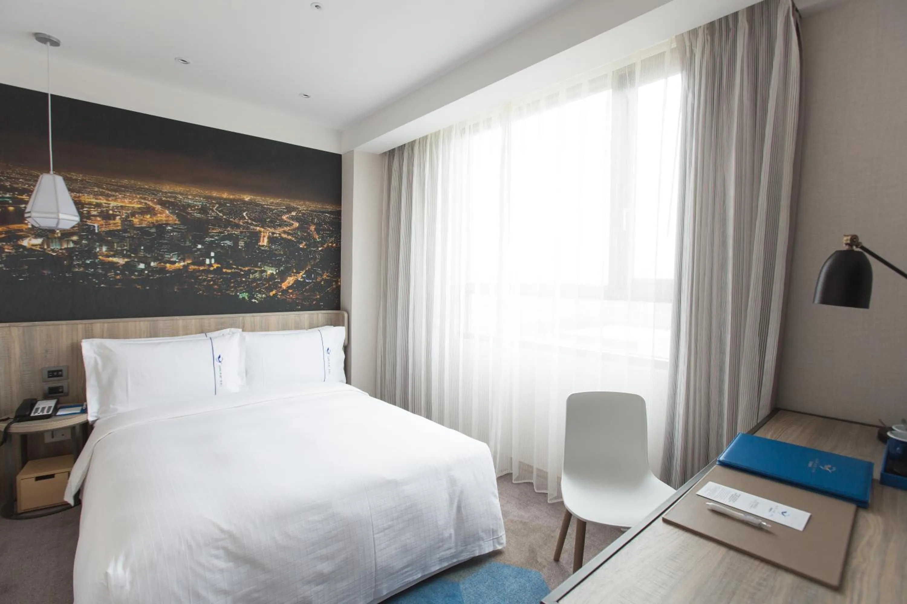 Photo of the whole room, Bed in Airline Inn - Kaohsiung Station