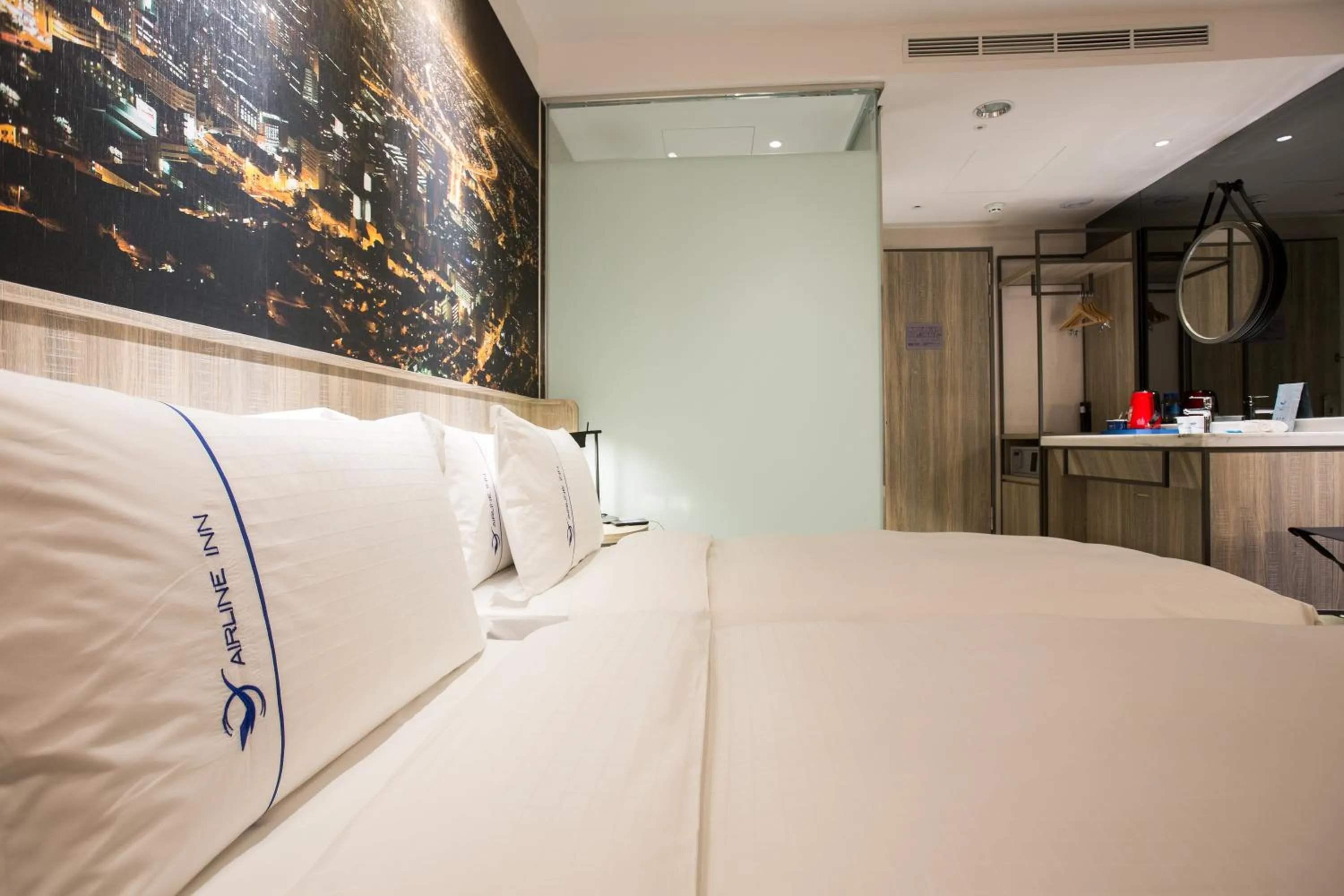 Seating area, Bed in Airline Inn - Kaohsiung Station