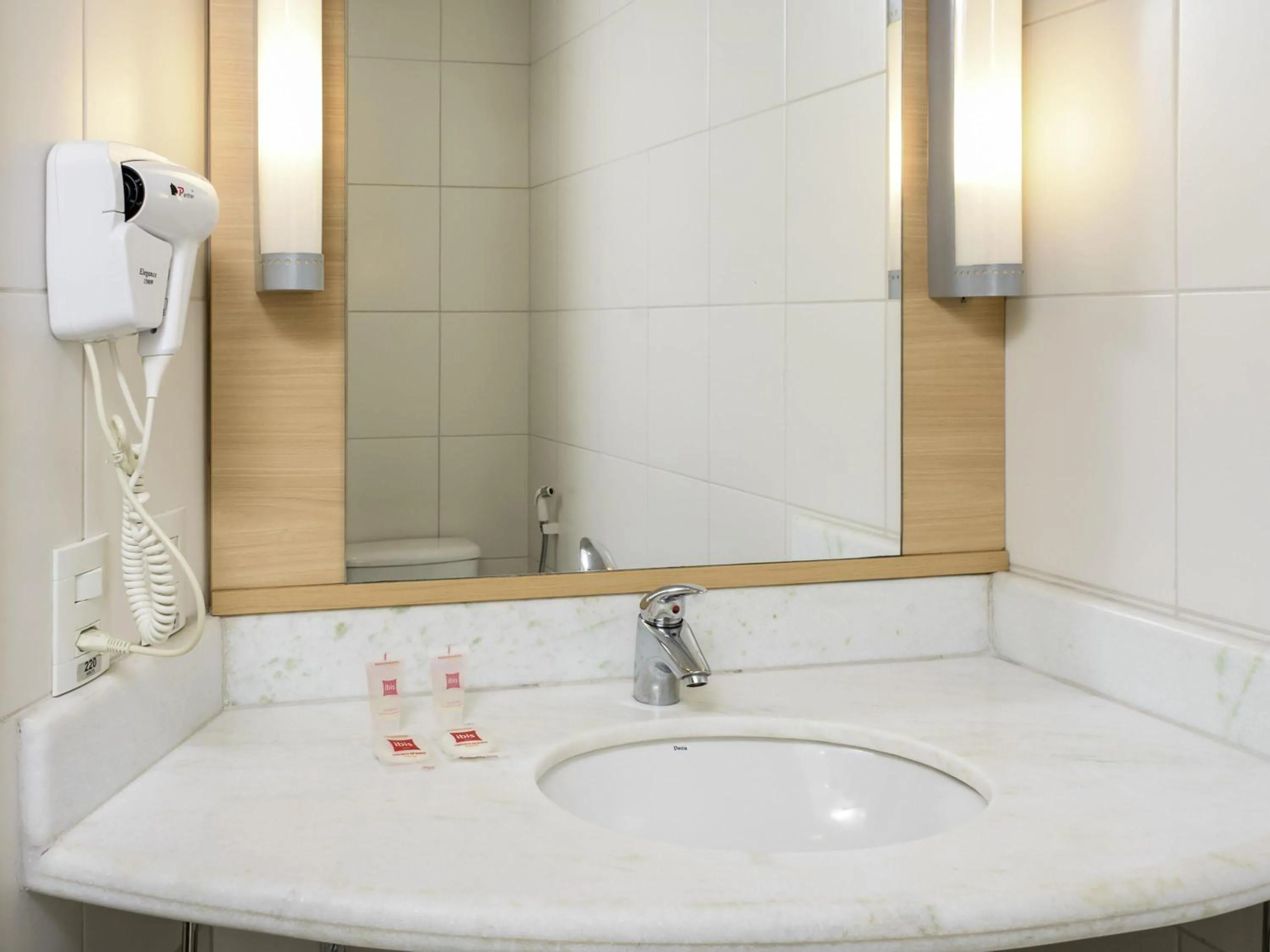 Bedroom in ibis Recife Boa Viagem