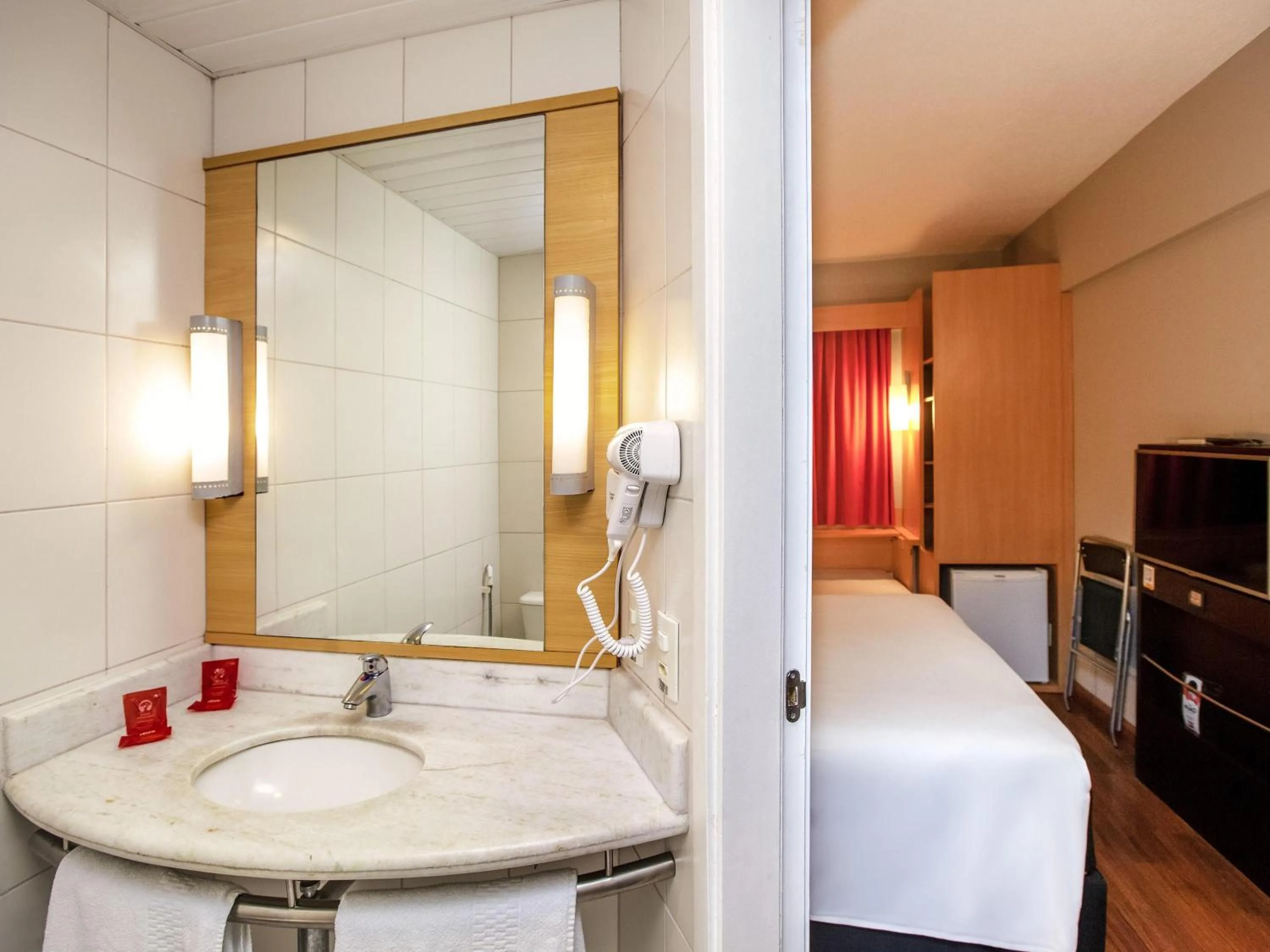 Bedroom, Bed in ibis Recife Boa Viagem