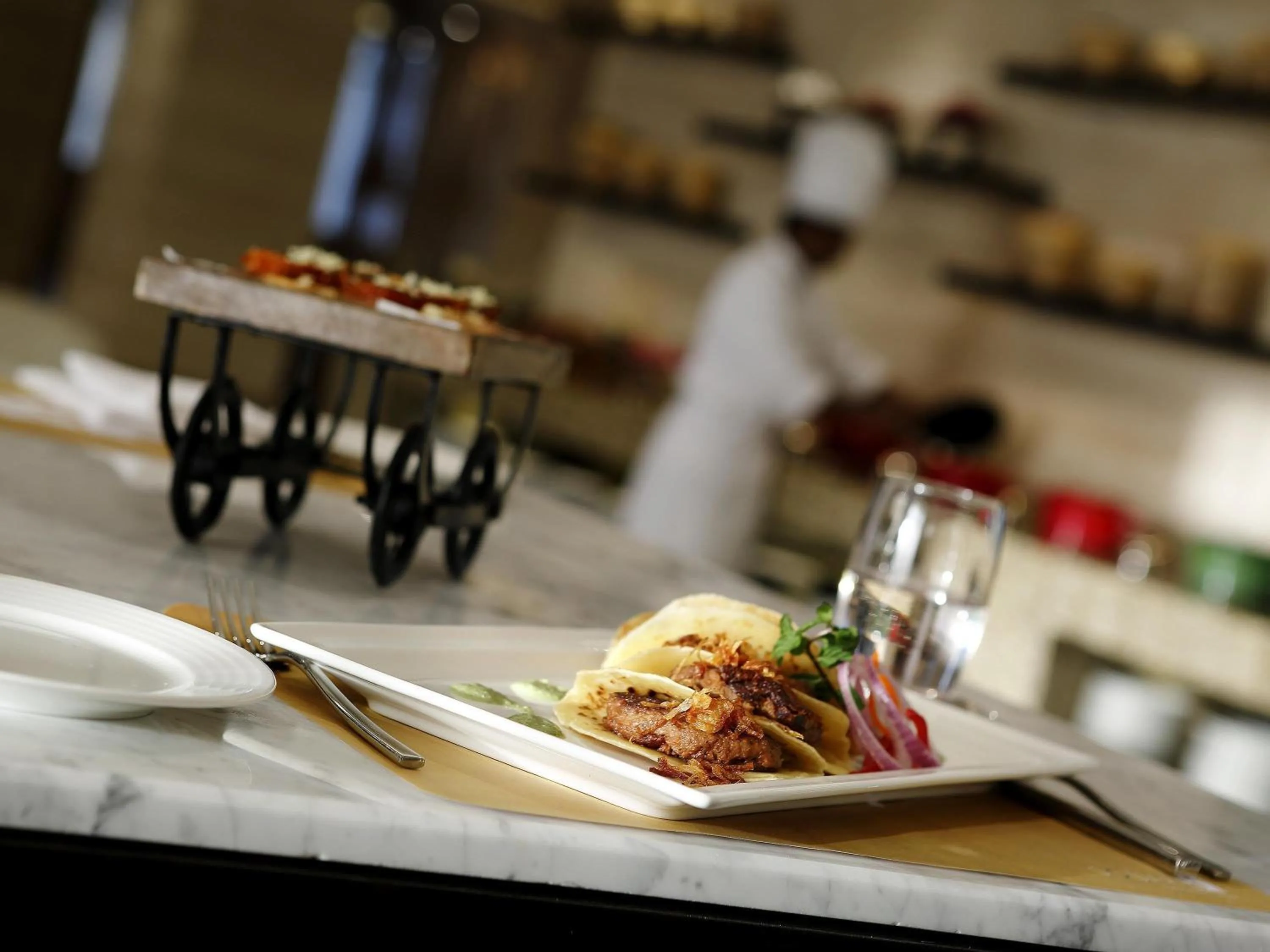 Restaurant/places to eat in Novotel Lucknow Gomti Nagar