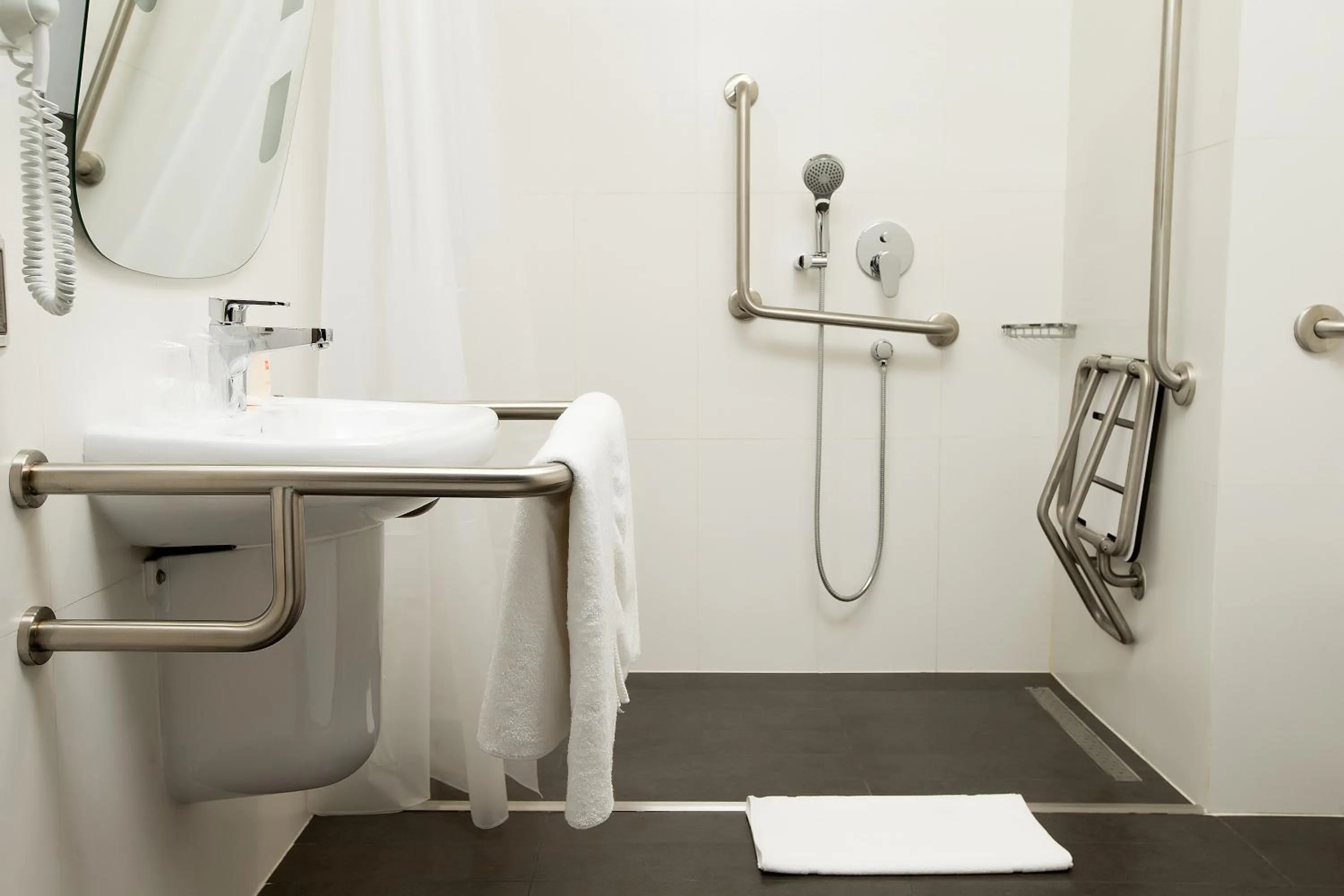 Bathroom in ibis Lima Reducto Miraflores