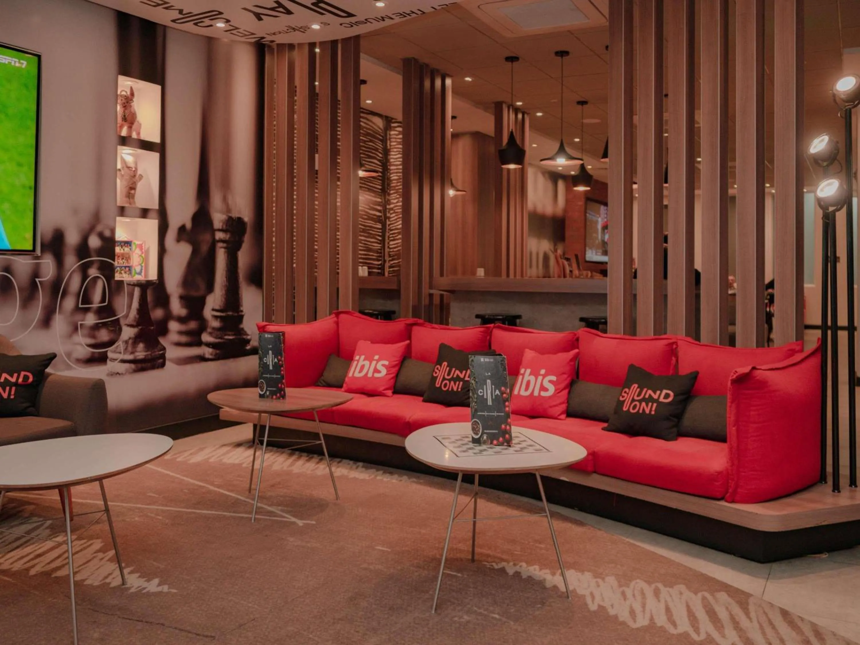 Restaurant/places to eat in ibis Lima Reducto Miraflores