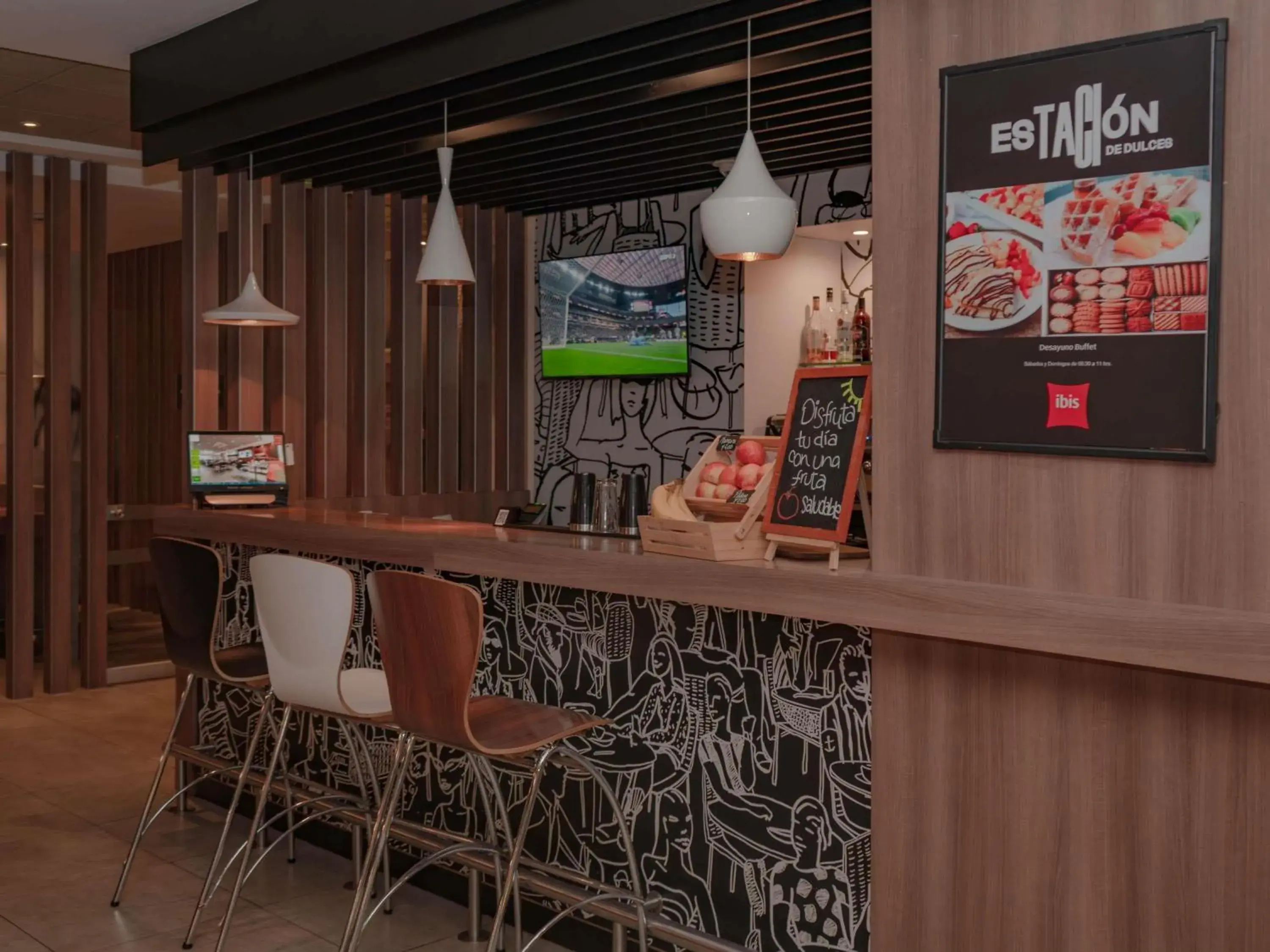 Lounge or bar in ibis Lima Reducto Miraflores Lounge or bar in ibis Lima Reducto Miraflores