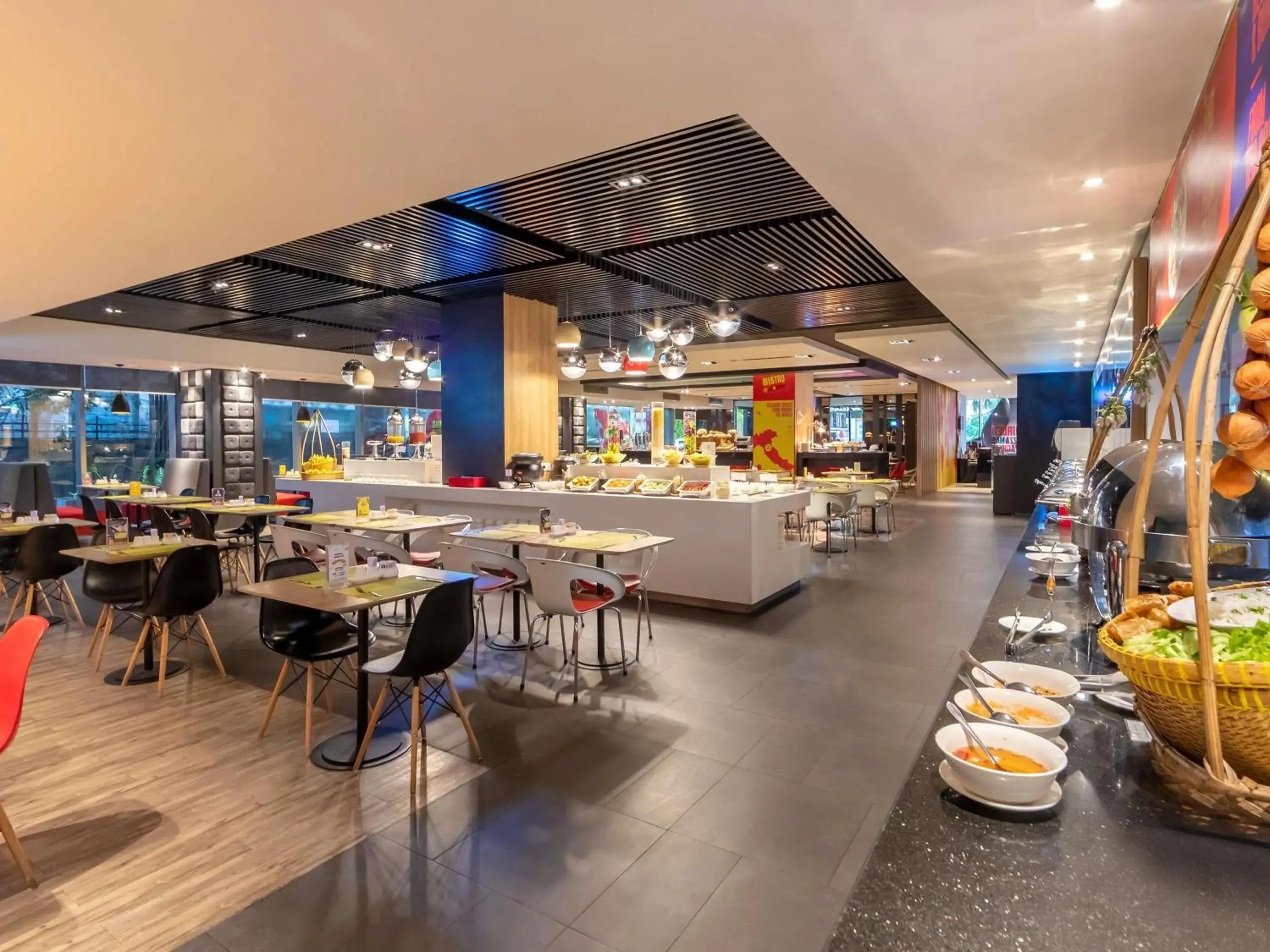 Restaurant/places to eat in Ibis Saigon Airport Restaurant/places to eat in Ibis Saigon Airport