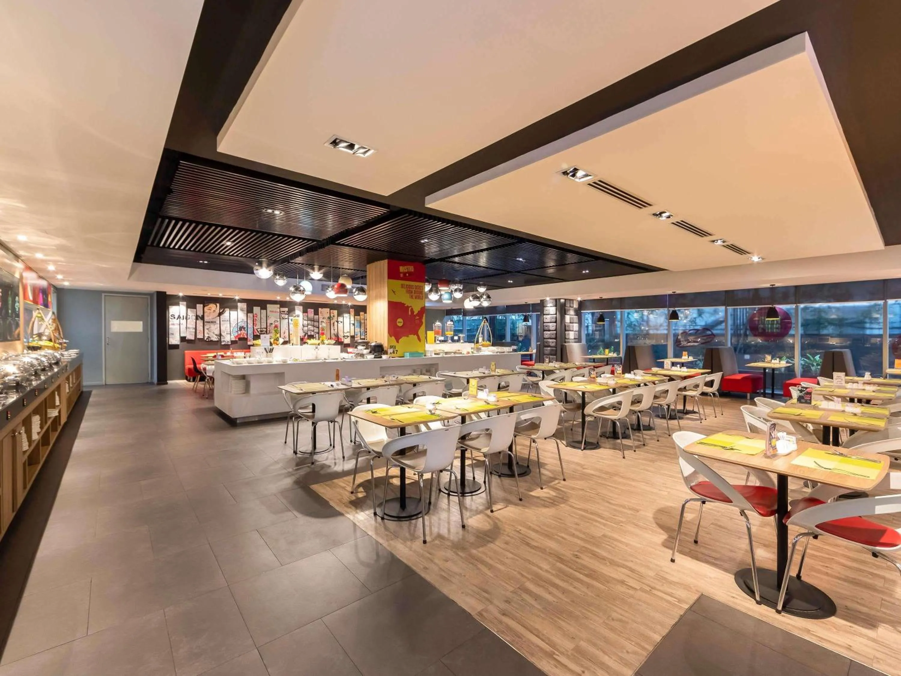 Restaurant/places to eat in Ibis Saigon Airport