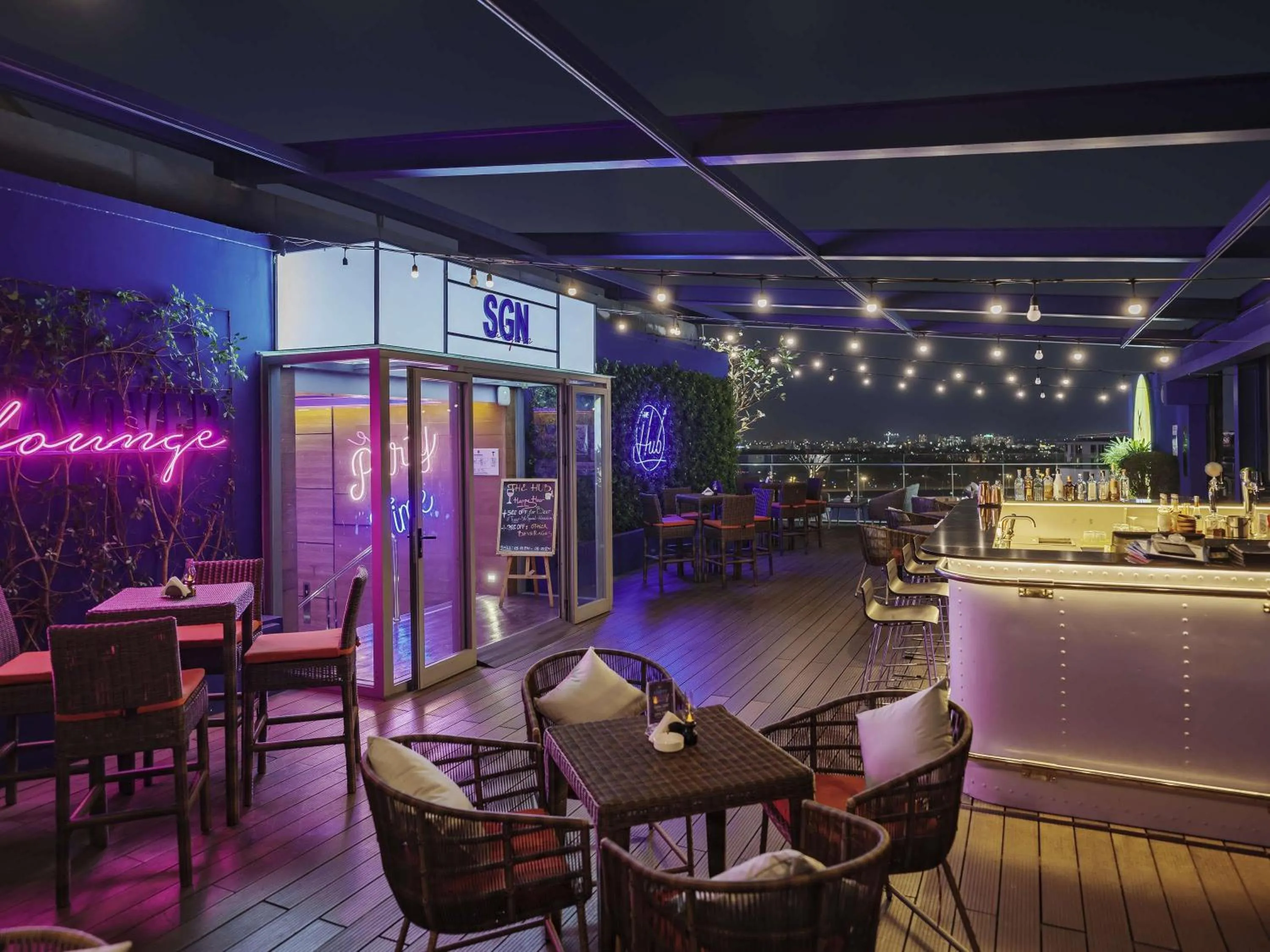 Lounge or bar in Ibis Saigon Airport