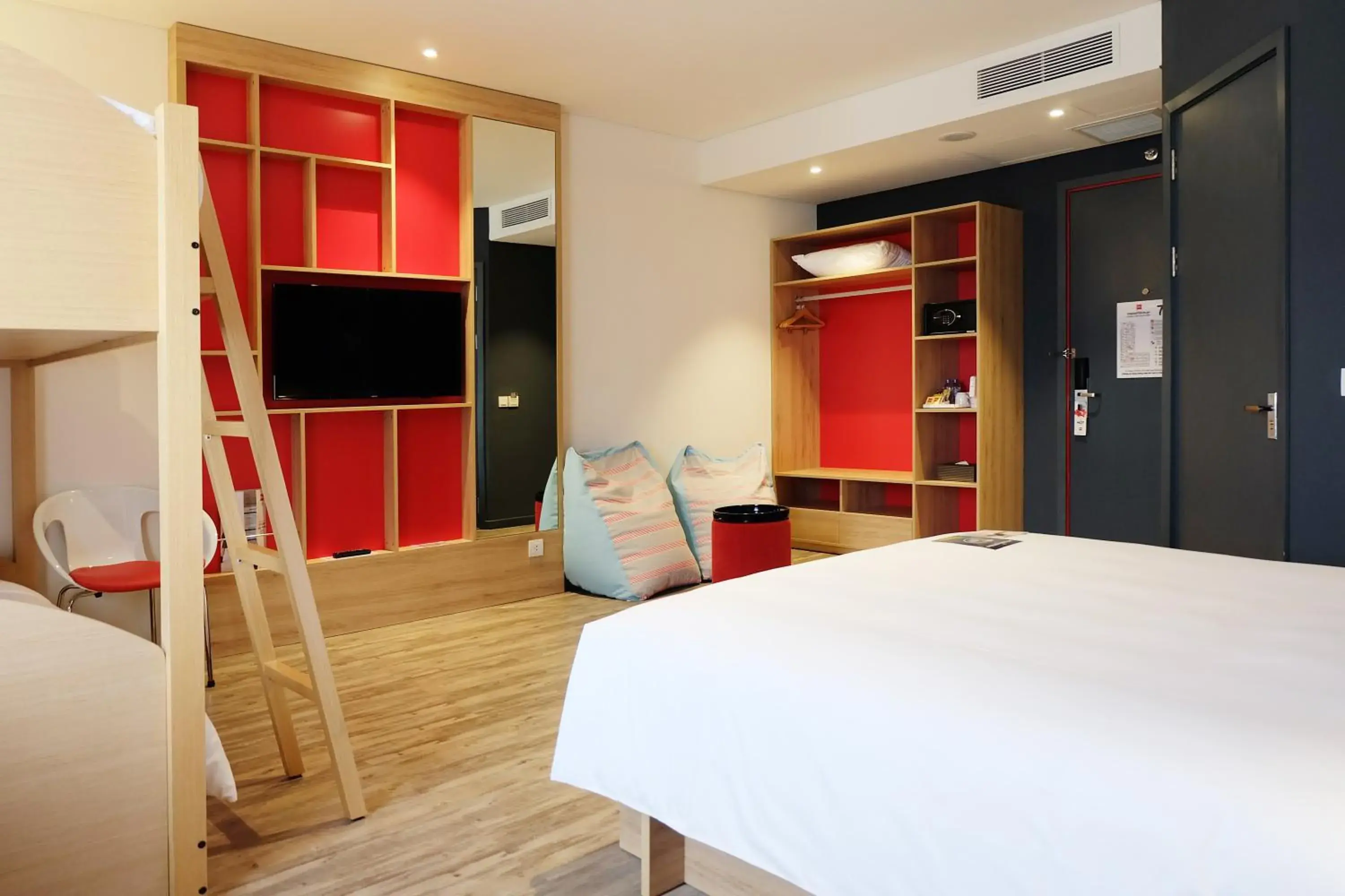 Bedroom, Bed in Ibis Saigon Airport Bedroom, Bed in Ibis Saigon Airport