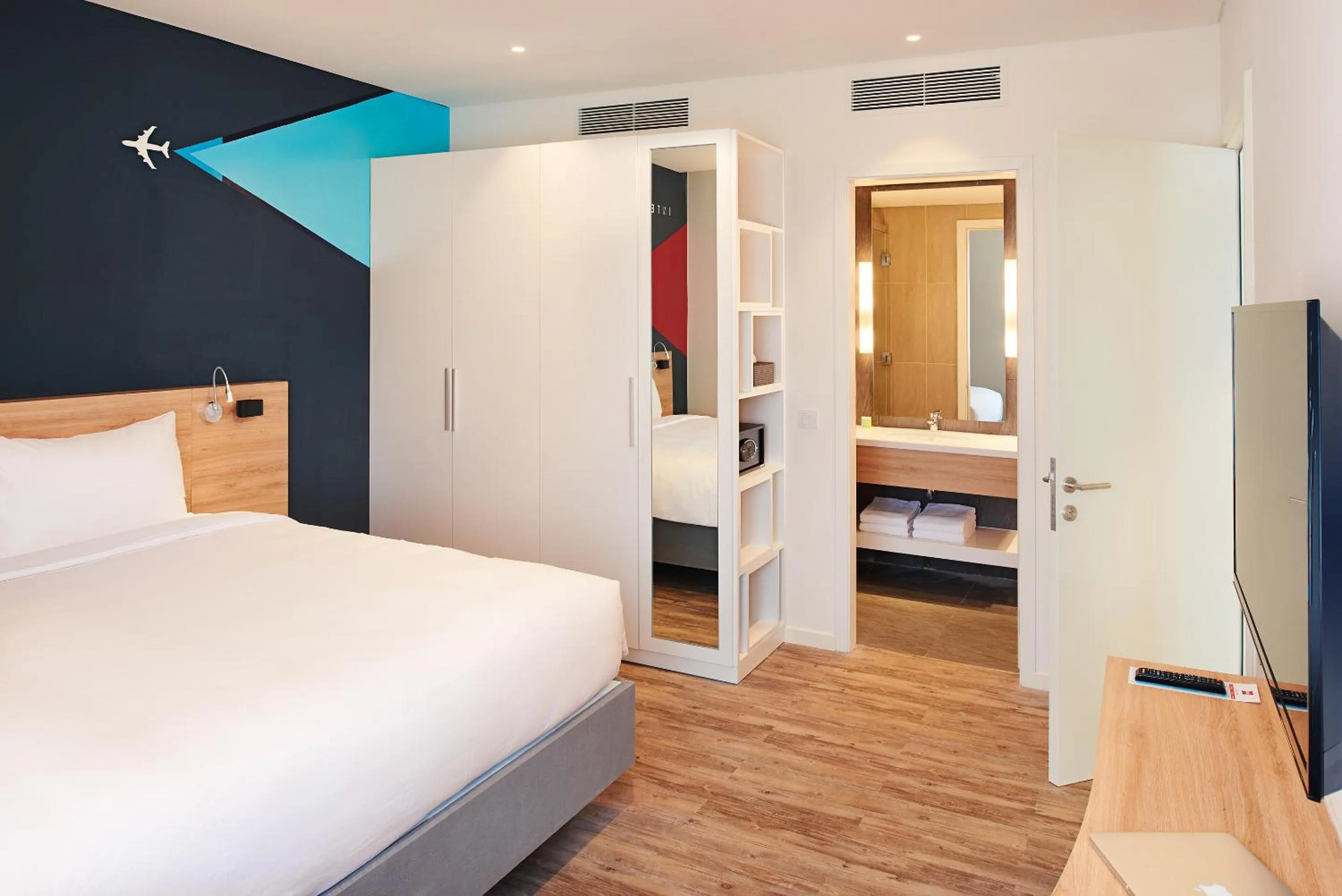 Bedroom, Bed in Ibis Saigon Airport