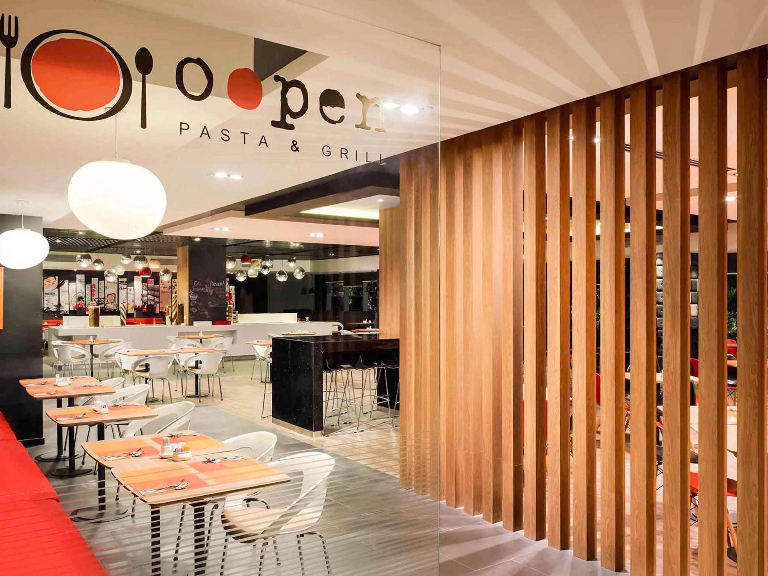 Restaurant/places to eat in Ibis Saigon Airport