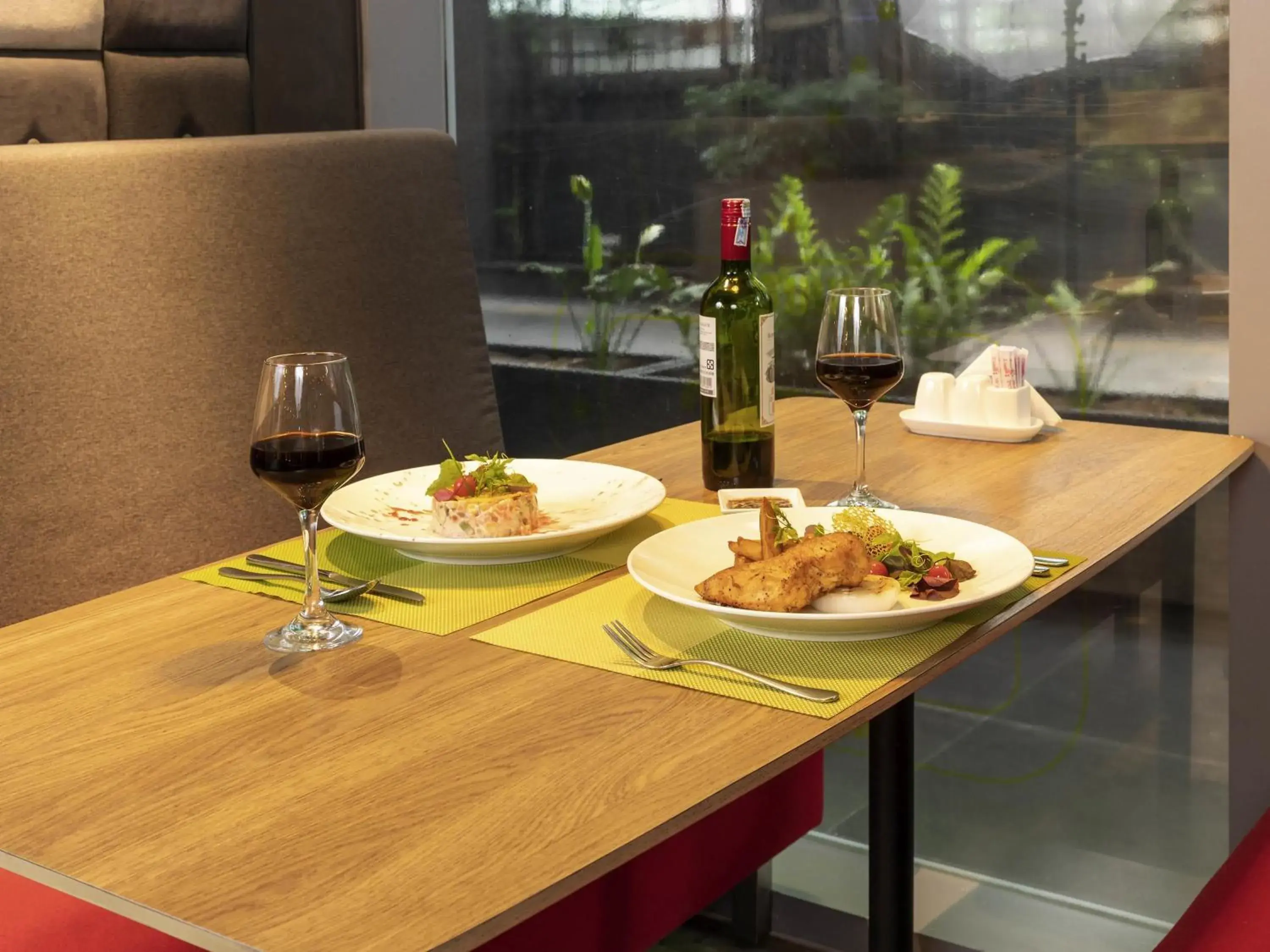 Restaurant/places to eat in Ibis Saigon Airport Restaurant/places to eat in Ibis Saigon Airport