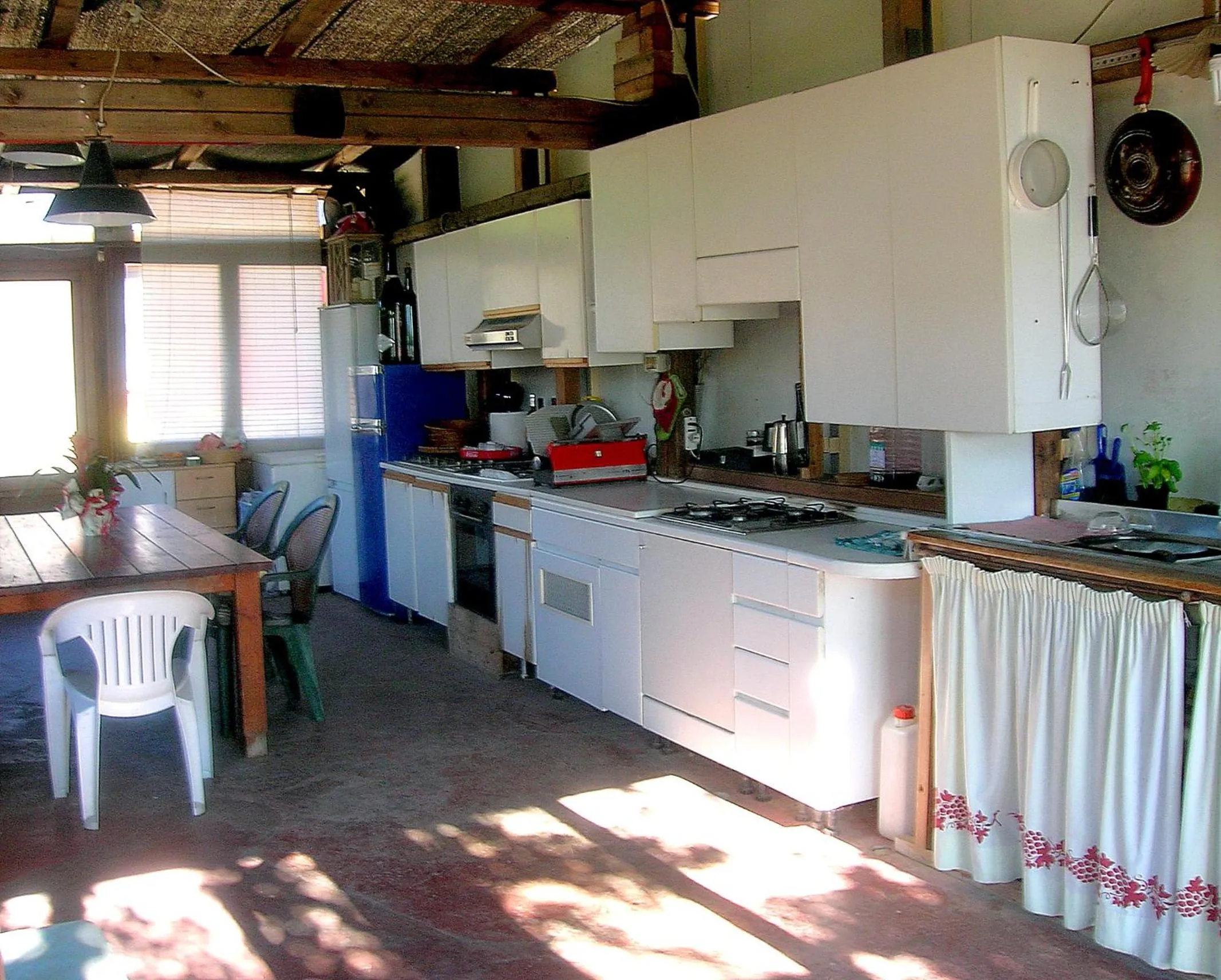 Restaurant/places to eat in Brojo Hill