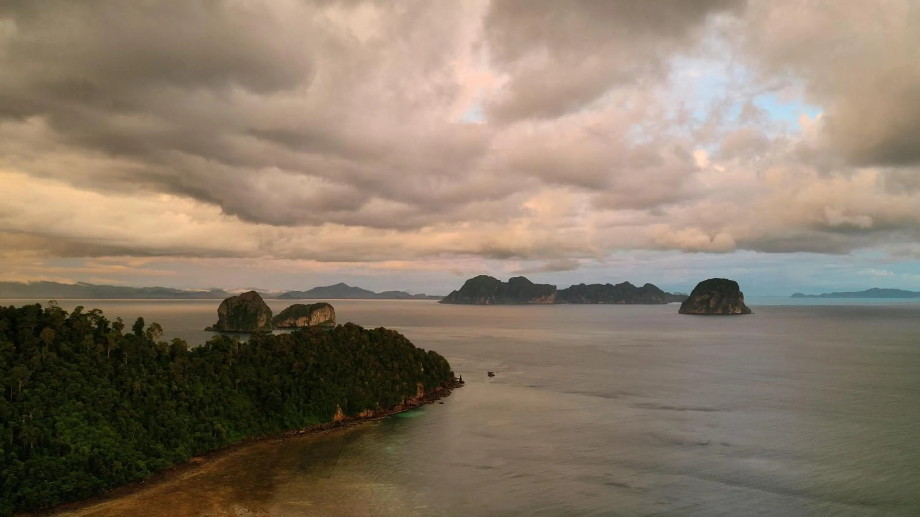Breakfast in Koh Ngai Paradise Beach