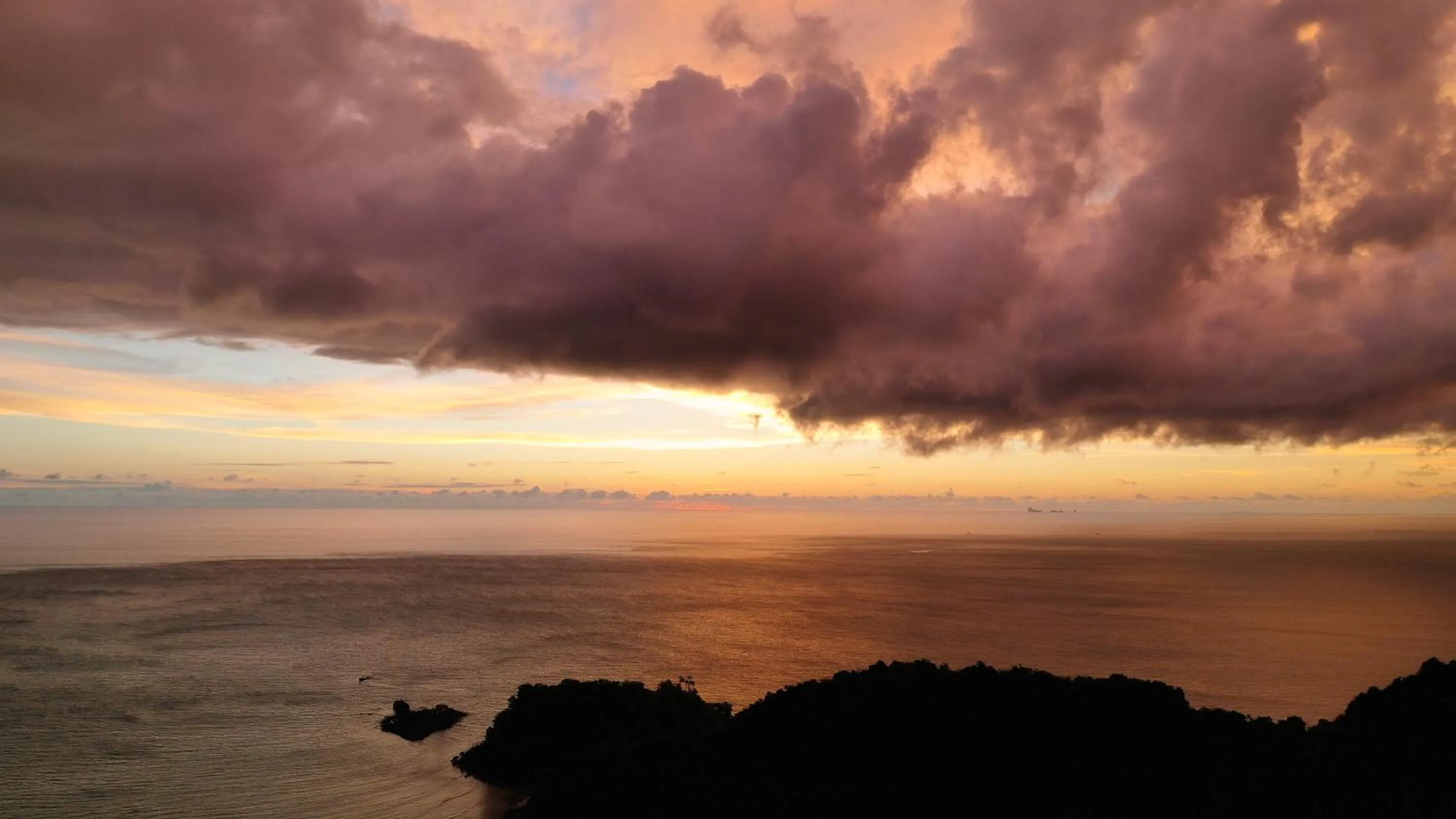 Breakfast in Koh Ngai Paradise Beach