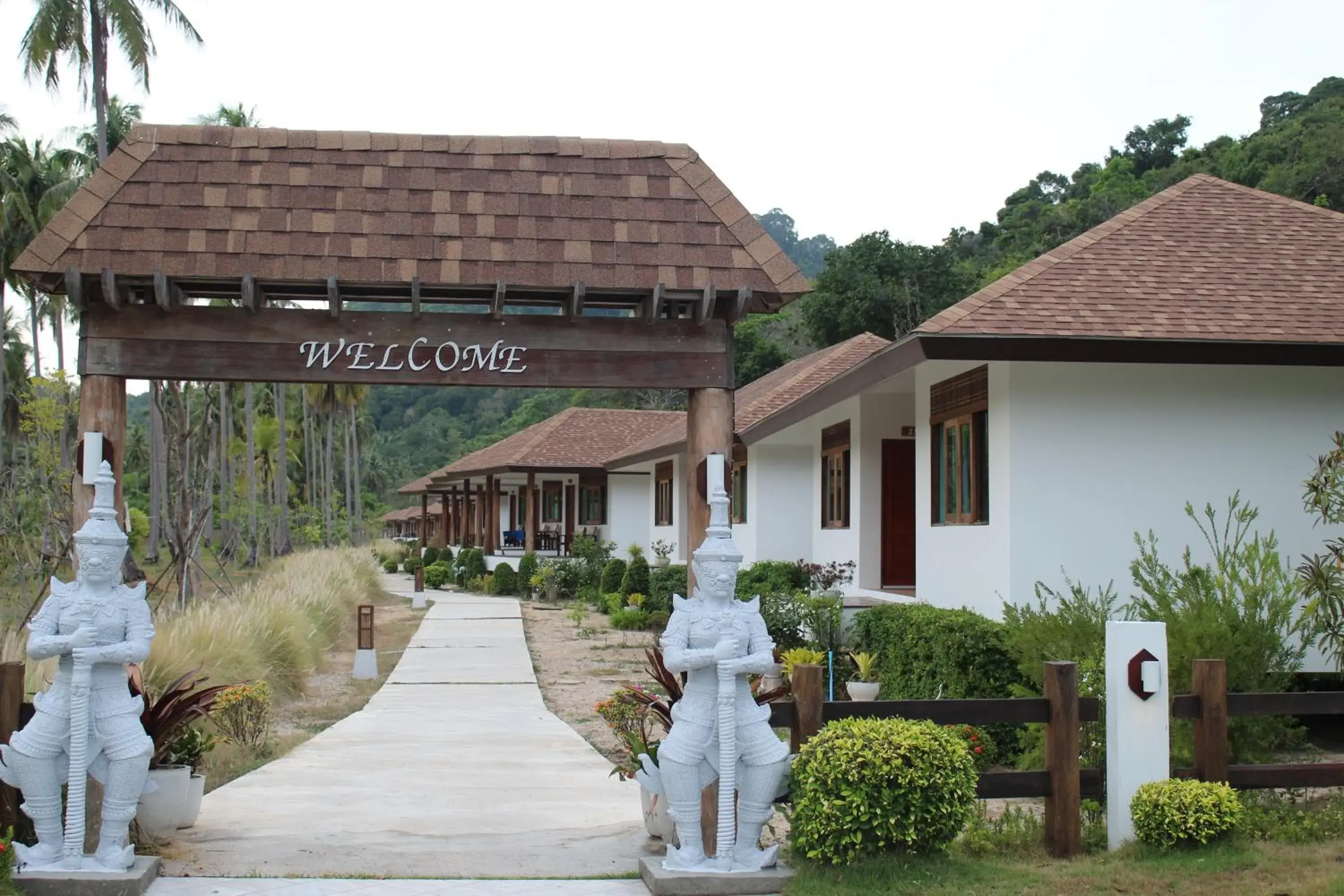 Property building in Koh Ngai Paradise Beach Property building in Koh Ngai Paradise Beach